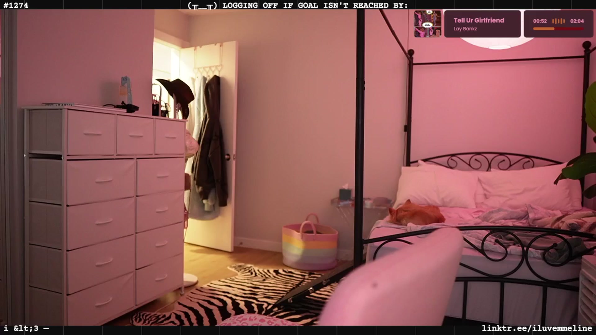 Gallery image thumbnail from EMMEL1NE's myfreecams stream on, 09/19/2025, 05:32 image 1 of 20