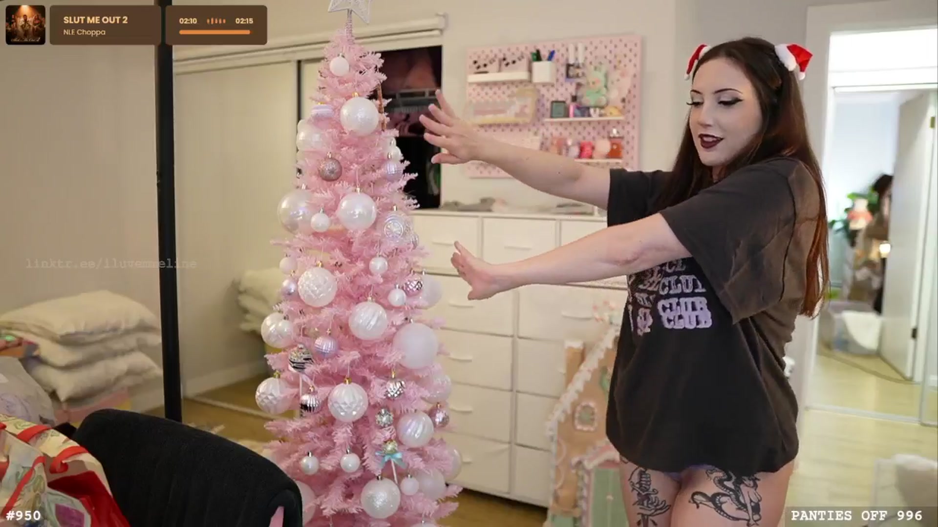 Gallery image thumbnail from EMMEL1NE's myfreecams stream on, 12/09/2025, 01:47 image 19 of 20