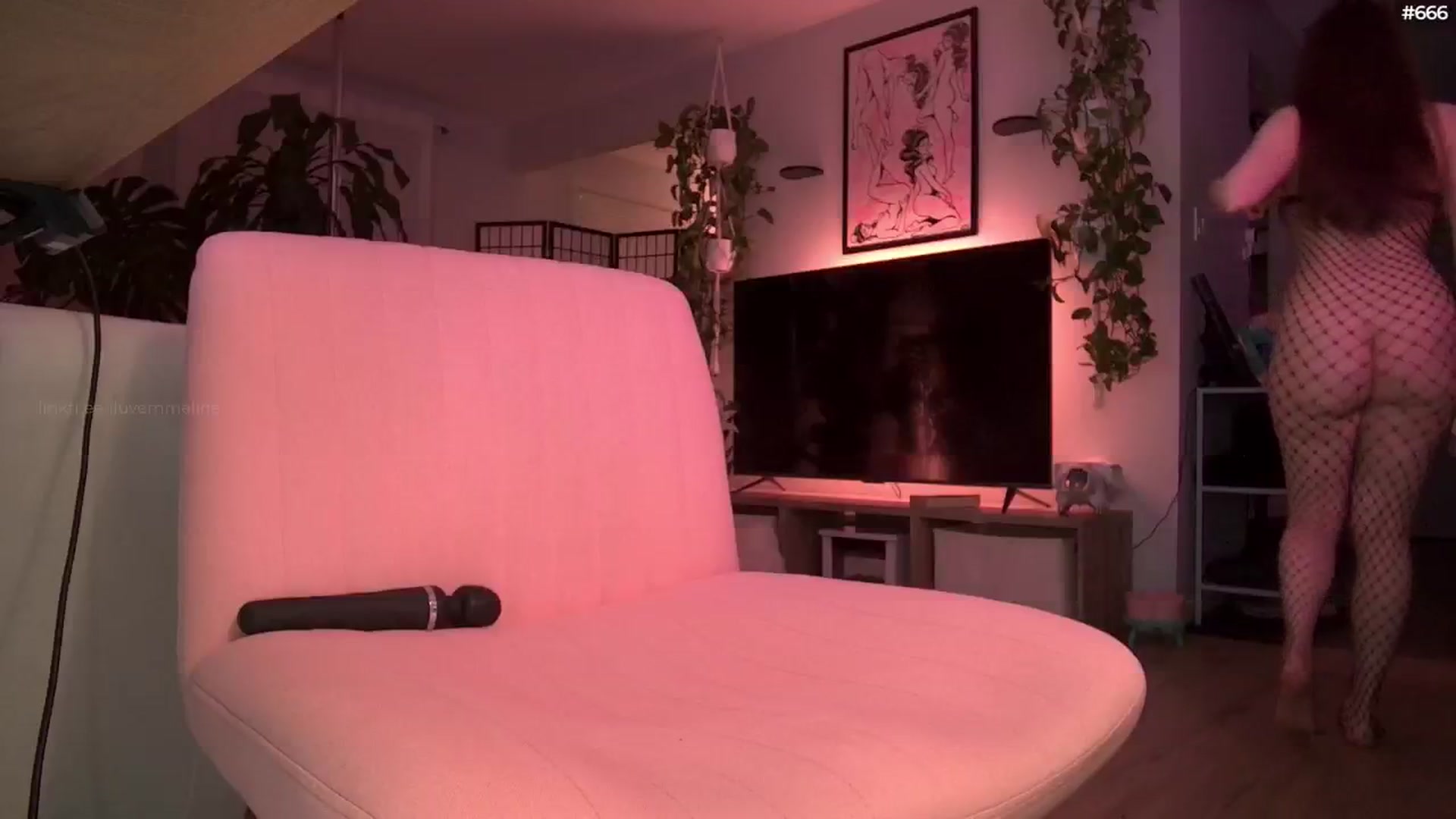 Gallery image thumbnail from EMMEL1NE's myfreecams stream on, 04/18/2026, 08:57 image 17 of 20