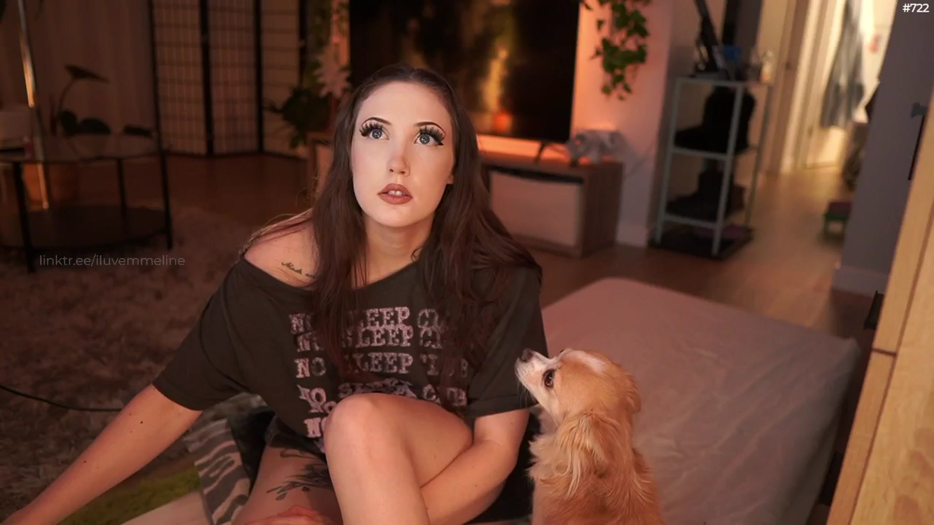 Gallery image thumbnail from EMMEL1NE's myfreecams stream on, 04/28/2026, 06:36 image 16 of 20