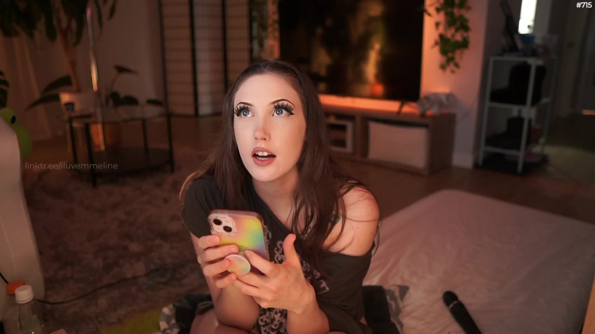 Gallery image thumbnail from EMMEL1NE's myfreecams stream on, 04/28/2026, 08:37 image 11 of 20