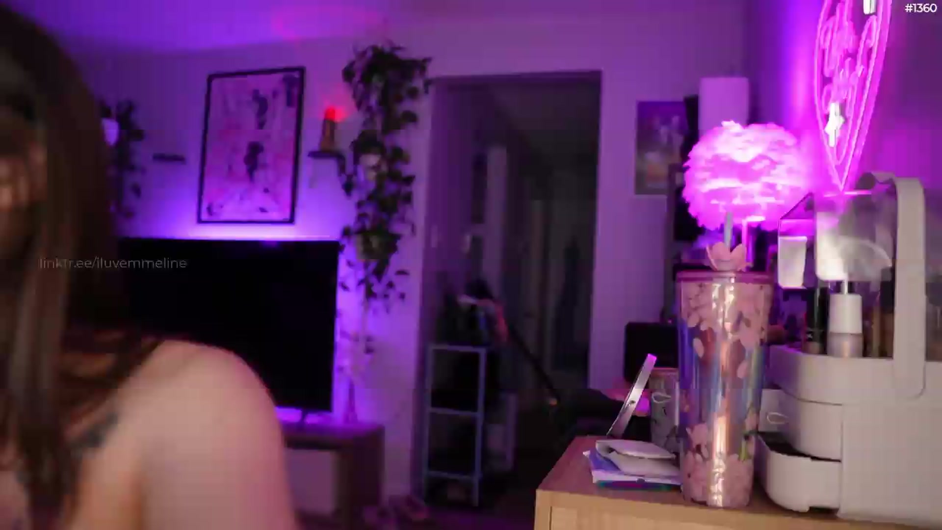 Gallery image thumbnail from EMMEL1NE's myfreecams stream on, 05/15/2026, 09:10 image 17 of 20