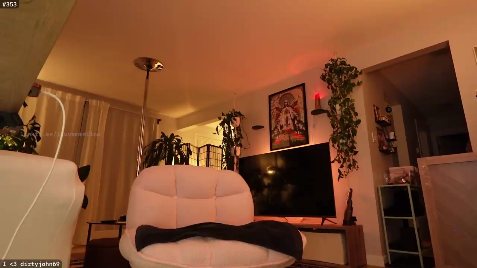 Gallery image thumbnail from EMMEL1NE's myfreecams stream on, 08/23/2026, 10:40 image 4 of 20
