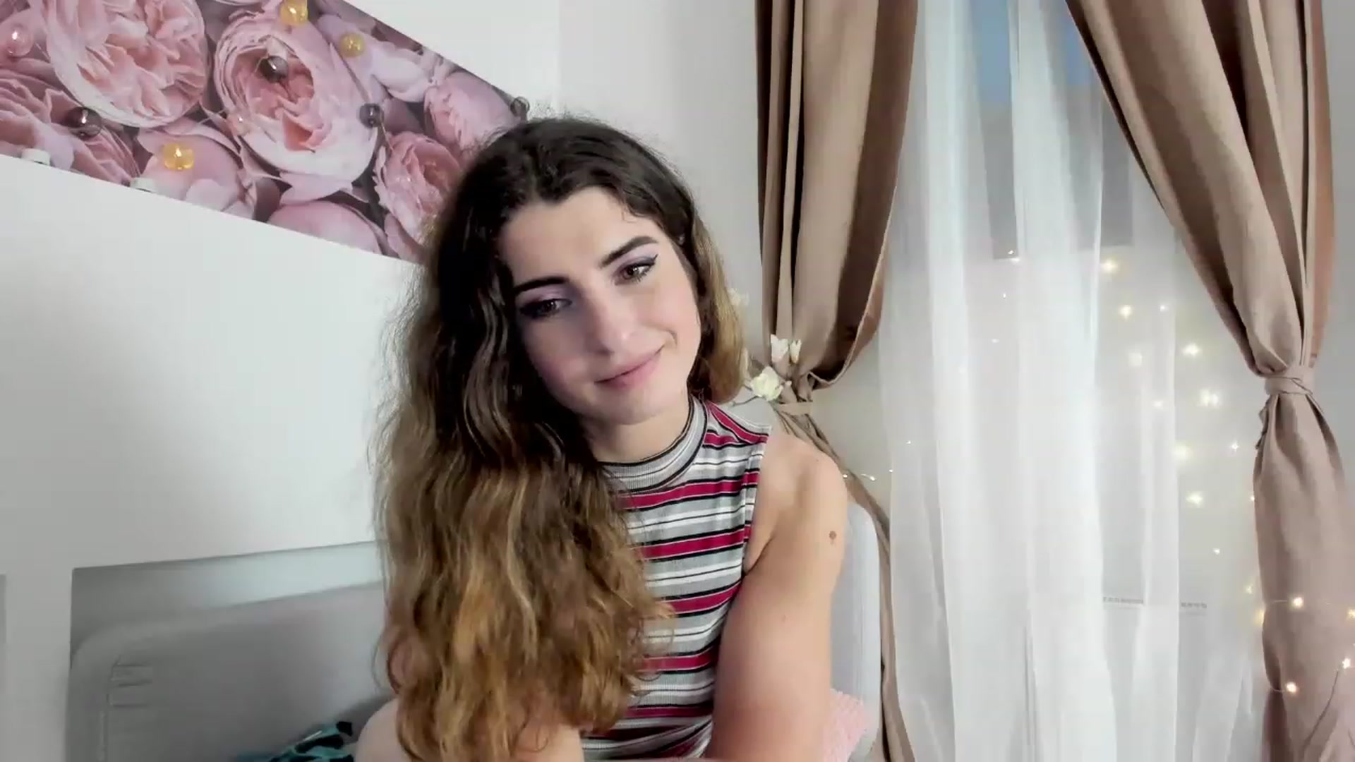 Gallery image thumbnail from EVA__LOVIA_'s myfreecams stream on, 11/19/2022, 15:28 image 10 of 20