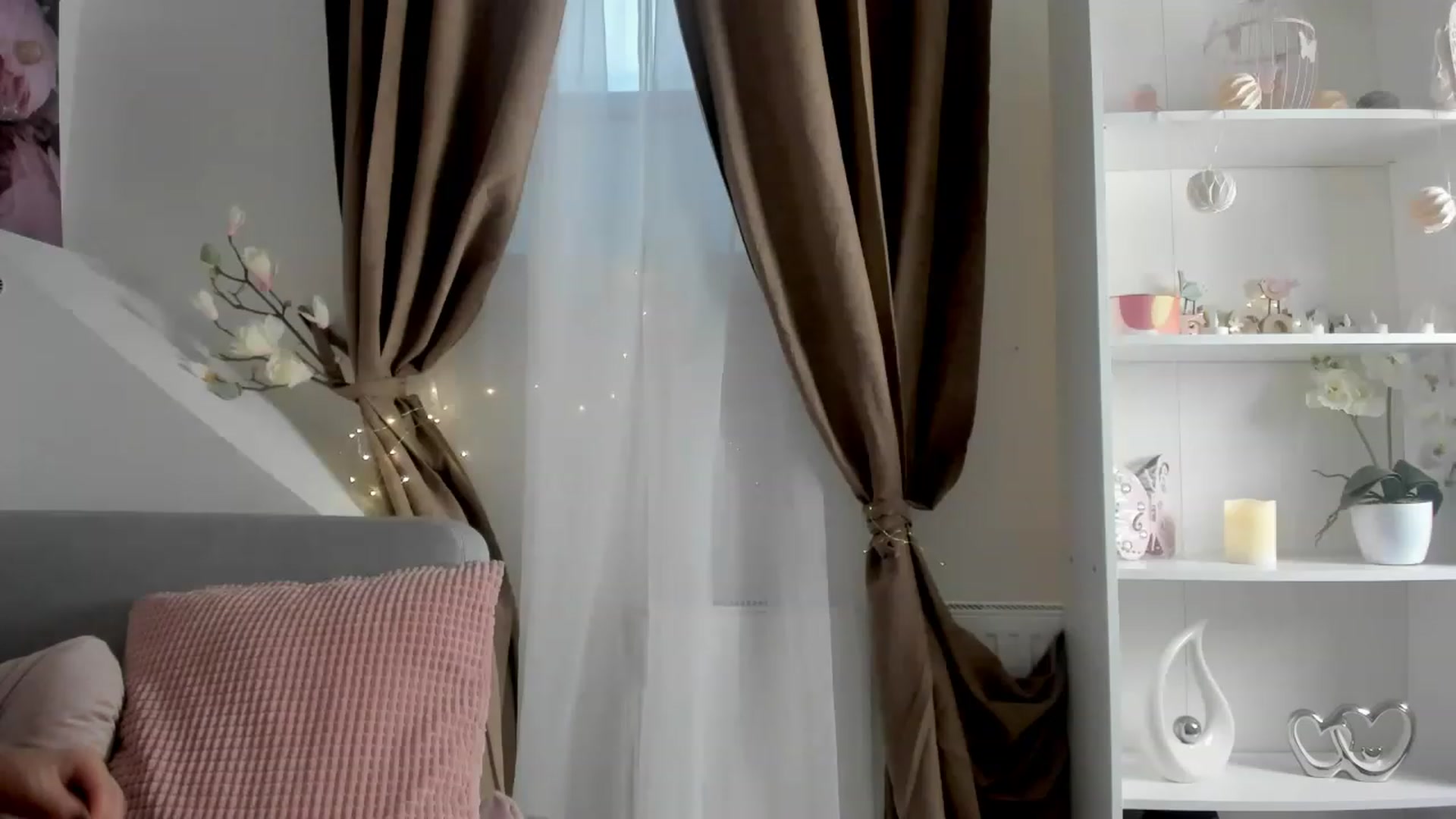 Gallery image thumbnail from EVA__LOVIA_'s myfreecams stream on, 01/02/2023, 13:32 image 16 of 20