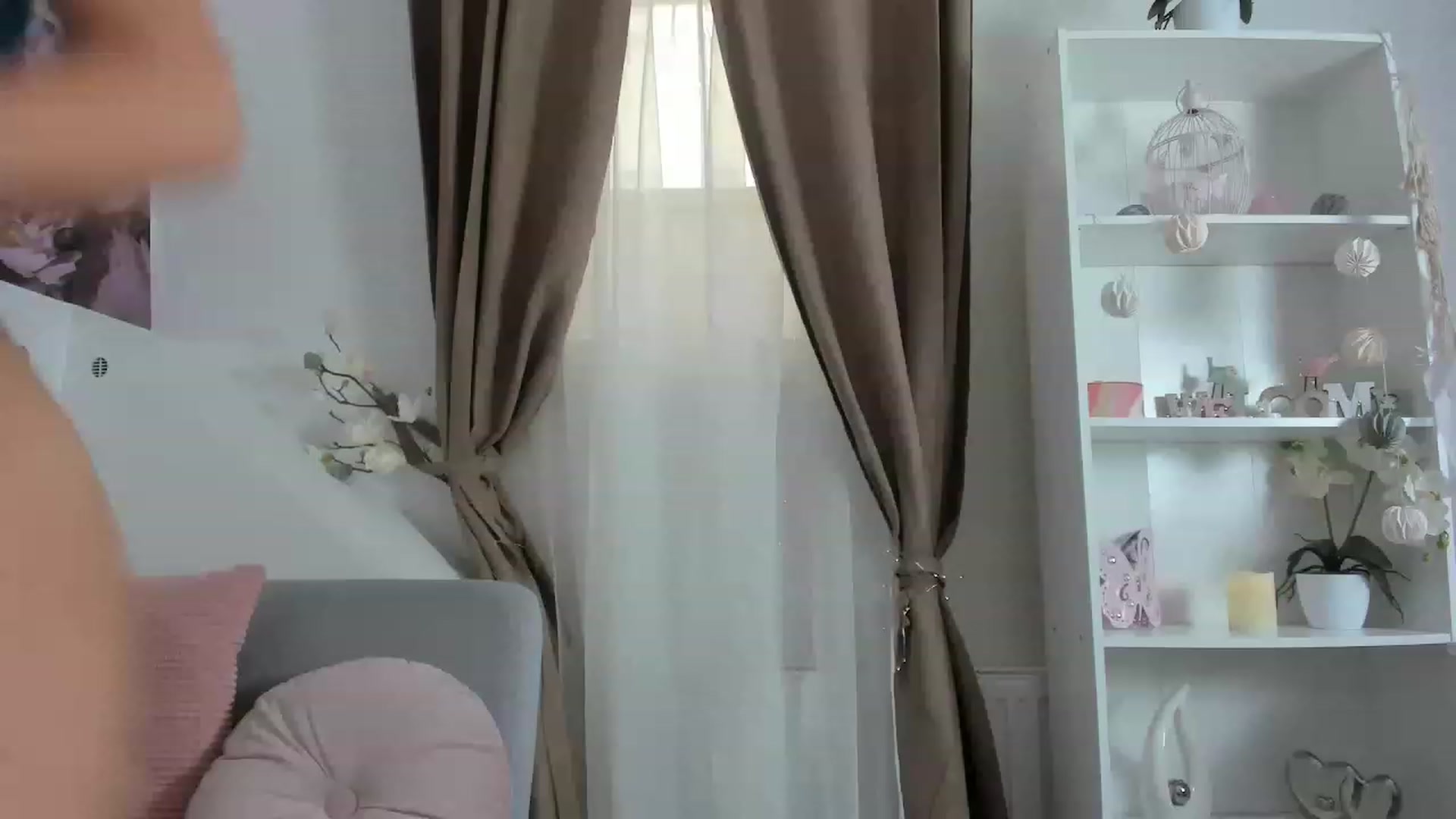Gallery image thumbnail from EVA__LOVIA_'s myfreecams stream on, 03/16/2023, 11:15 image 17 of 20
