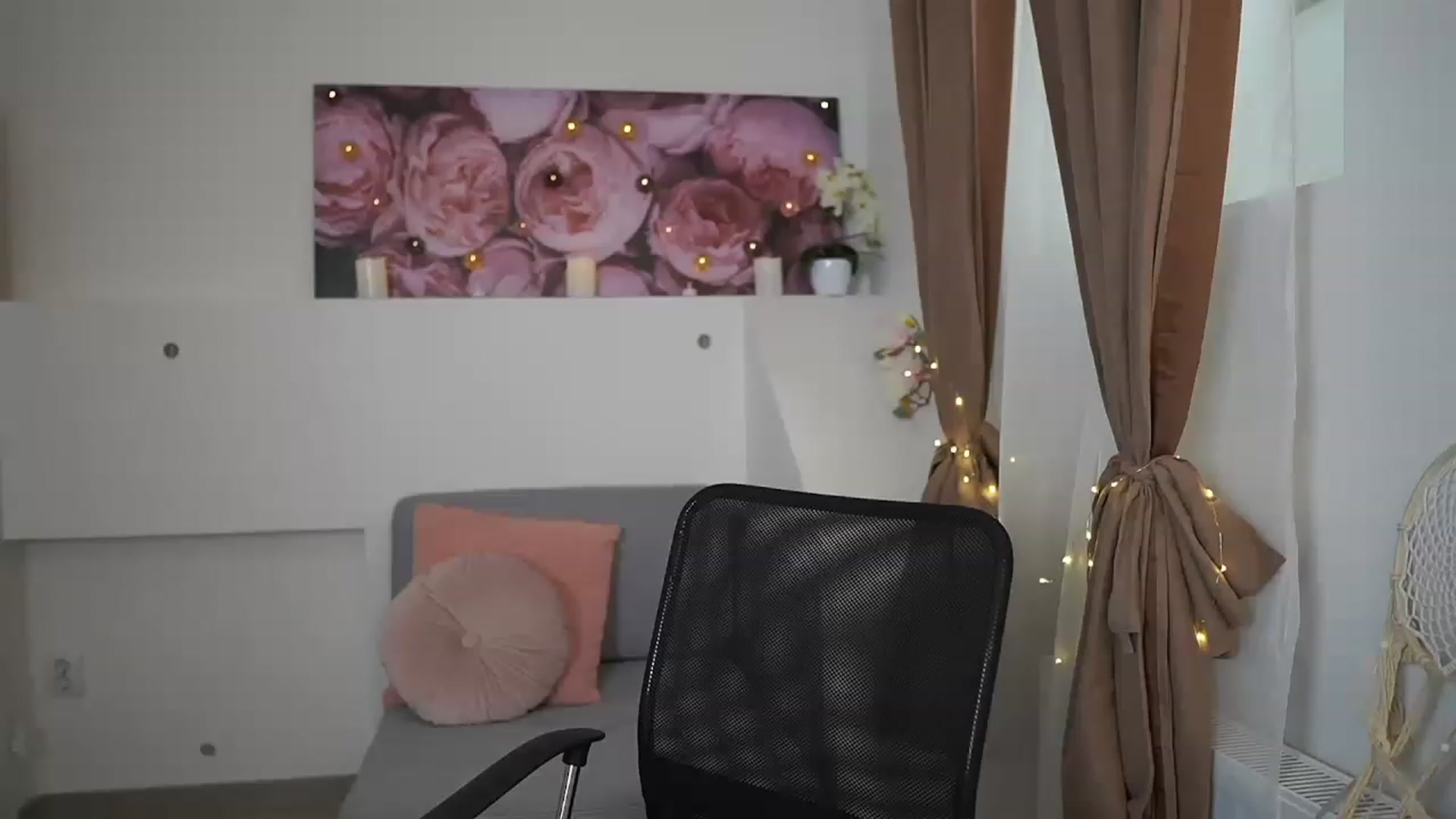 Gallery image thumbnail from EVA__LOVIA_'s myfreecams stream on, 04/04/2023, 10:36 image 9 of 20