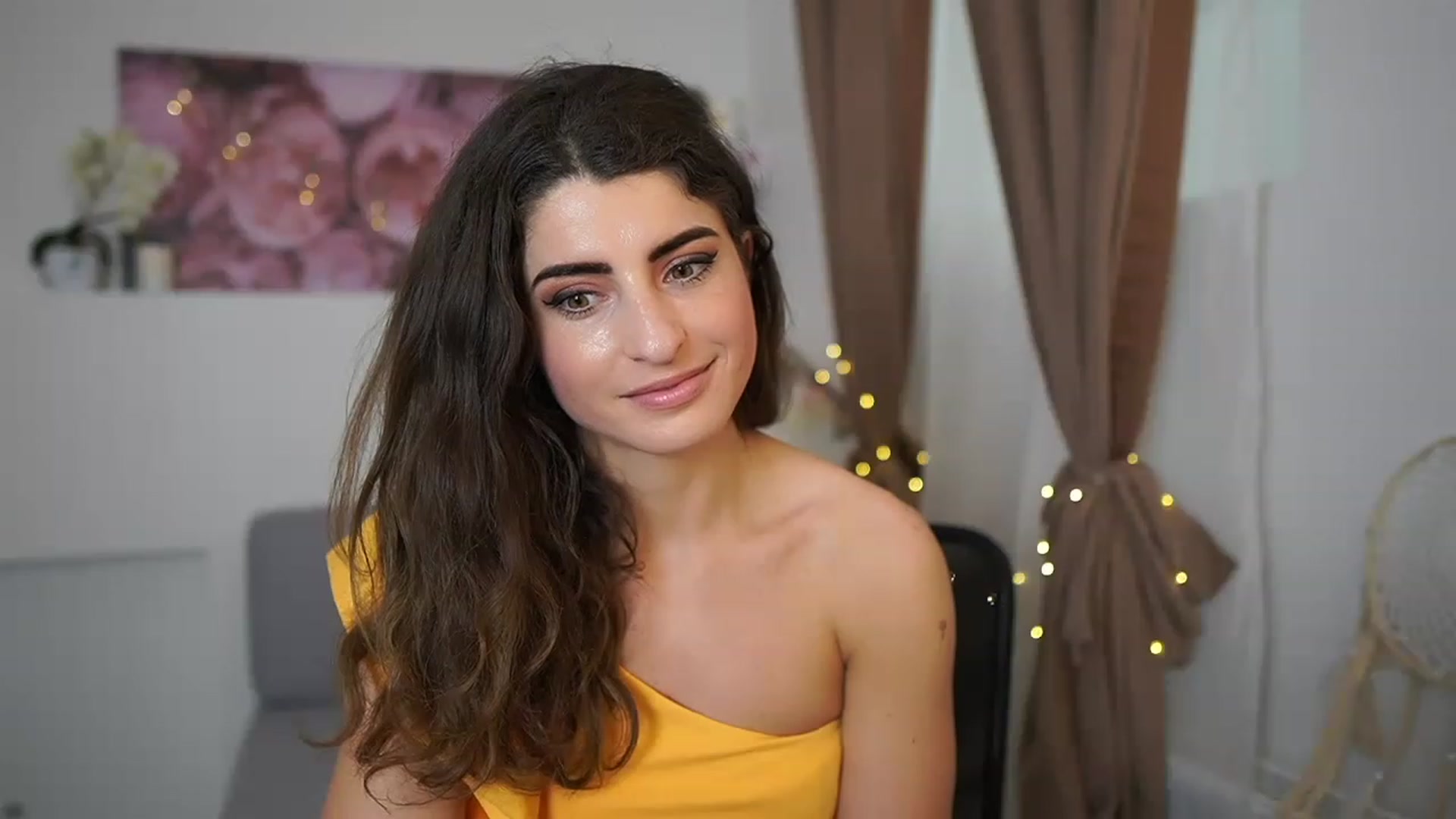 Gallery image thumbnail from EVA__LOVIA_'s myfreecams stream on, 04/17/2023, 12:29 image 18 of 20