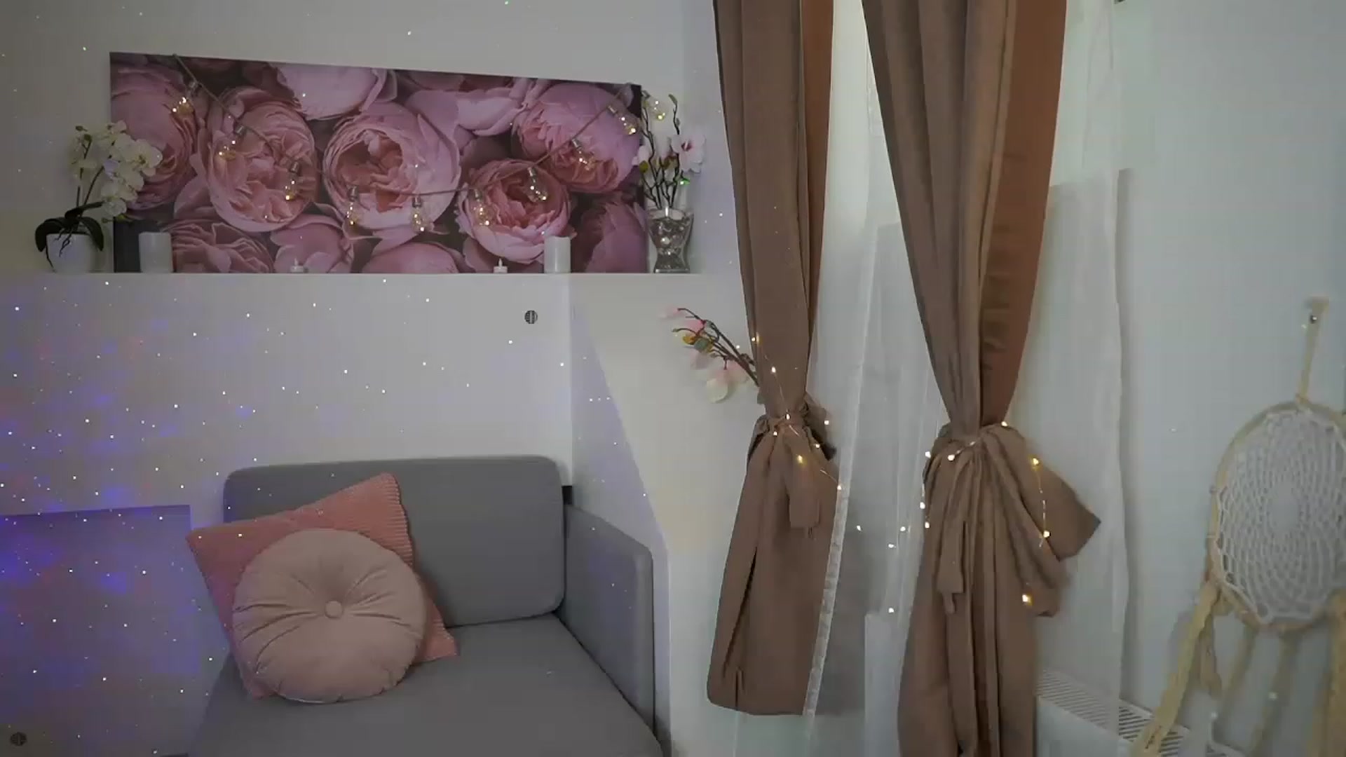 Gallery image thumbnail from EVA__LOVIA_'s myfreecams stream on, 04/20/2023, 10:53 image 1 of 20