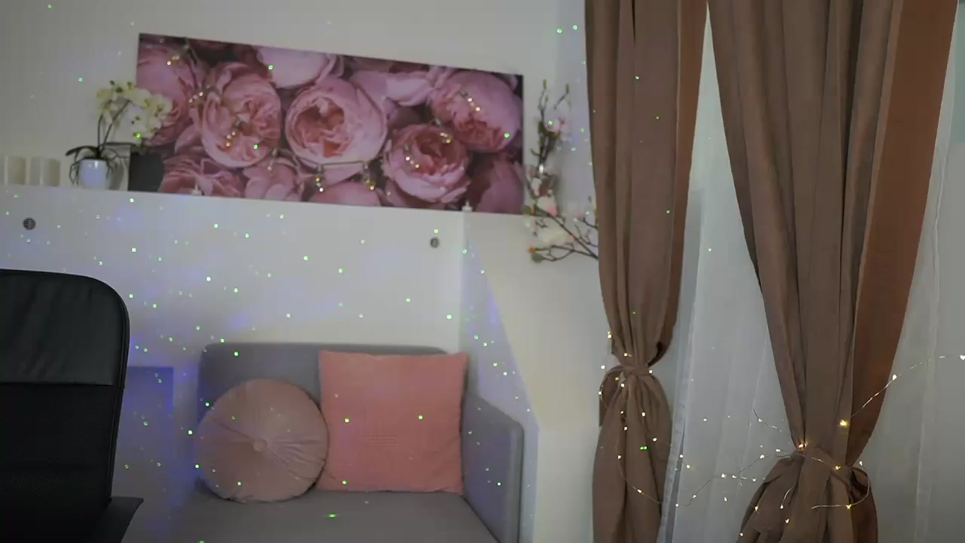 Gallery image thumbnail from EVA__LOVIA_'s myfreecams stream on, 05/03/2023, 12:03 image 2 of 20