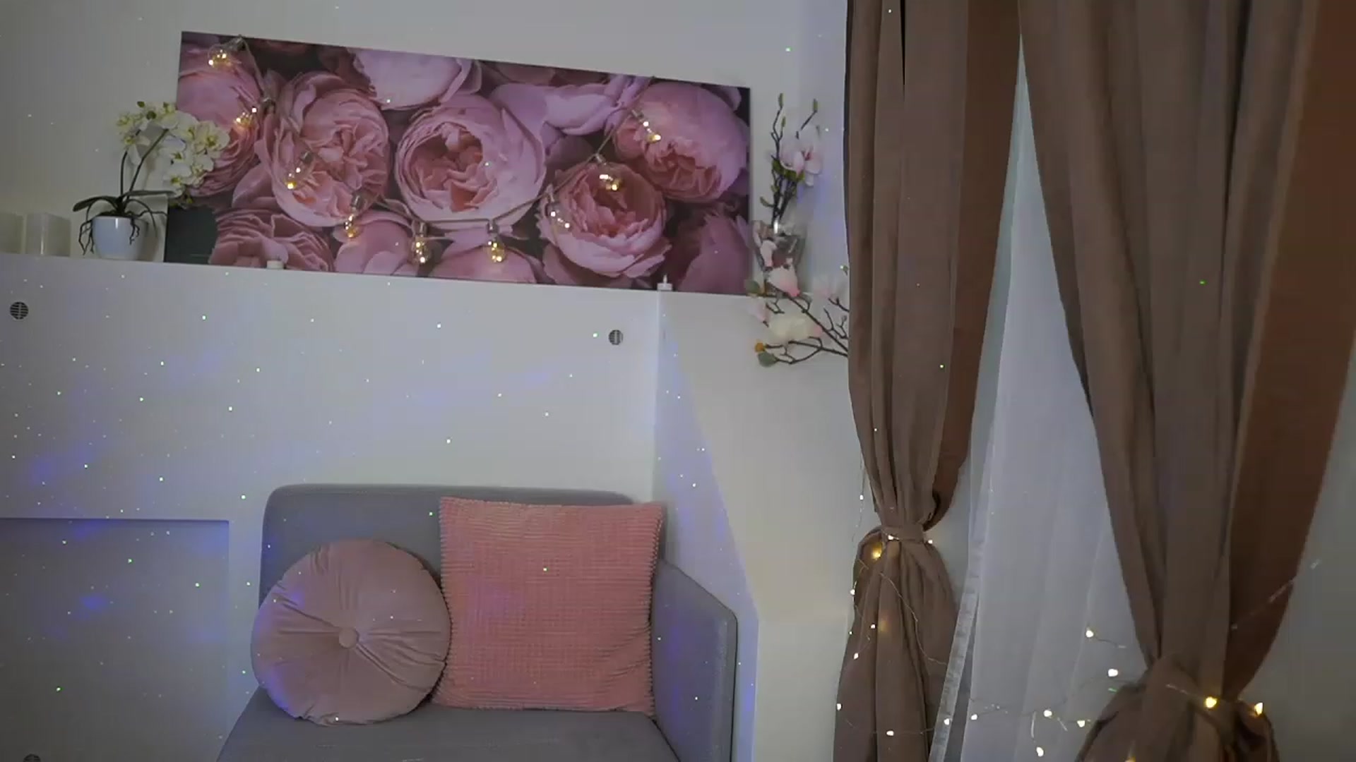 Gallery image thumbnail from EVA__LOVIA_'s myfreecams stream on, 05/14/2023, 12:04 image 19 of 20