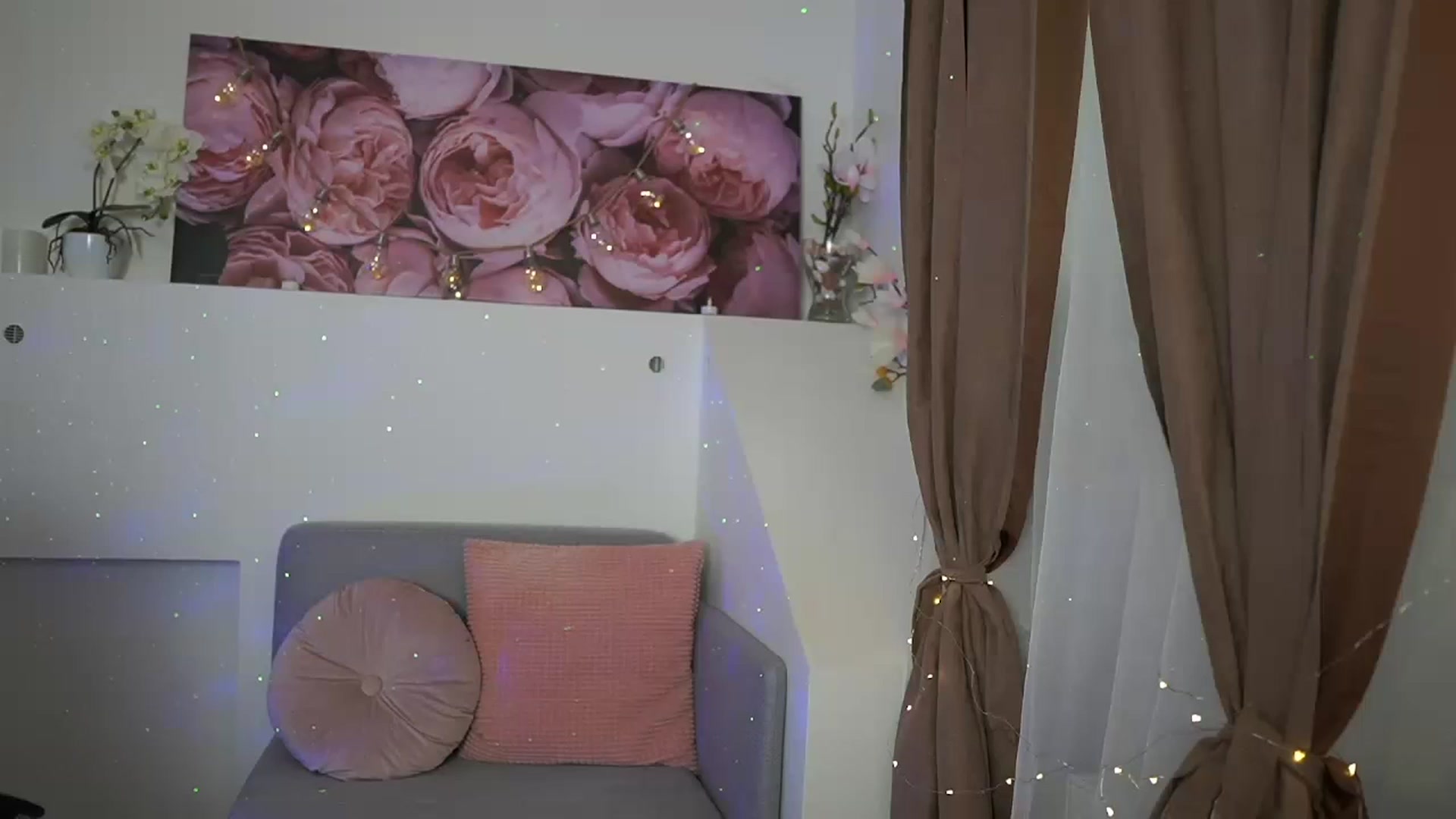 Gallery image thumbnail from EVA__LOVIA_'s myfreecams stream on, 05/18/2023, 13:35 image 10 of 20