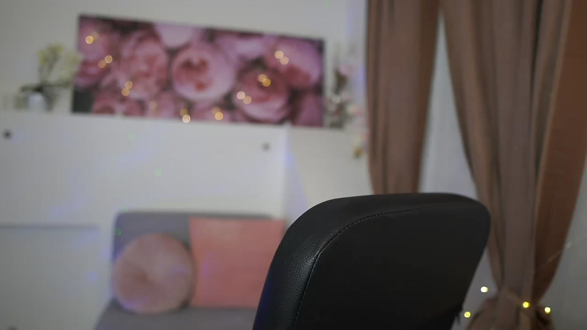 Gallery image thumbnail from EVA__LOVIA_'s myfreecams stream on, 05/18/2023, 17:46 image 10 of 20