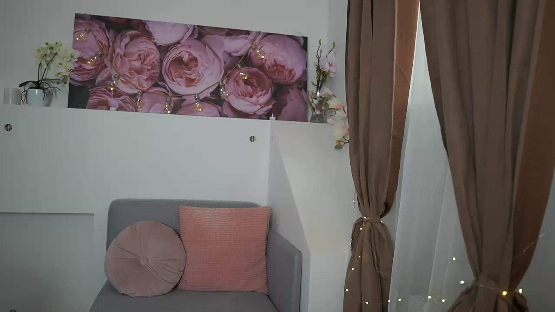 Gallery image thumbnail from EVA__LOVIA_'s myfreecams stream on, 05/19/2023, 13:00 image 10 of 20