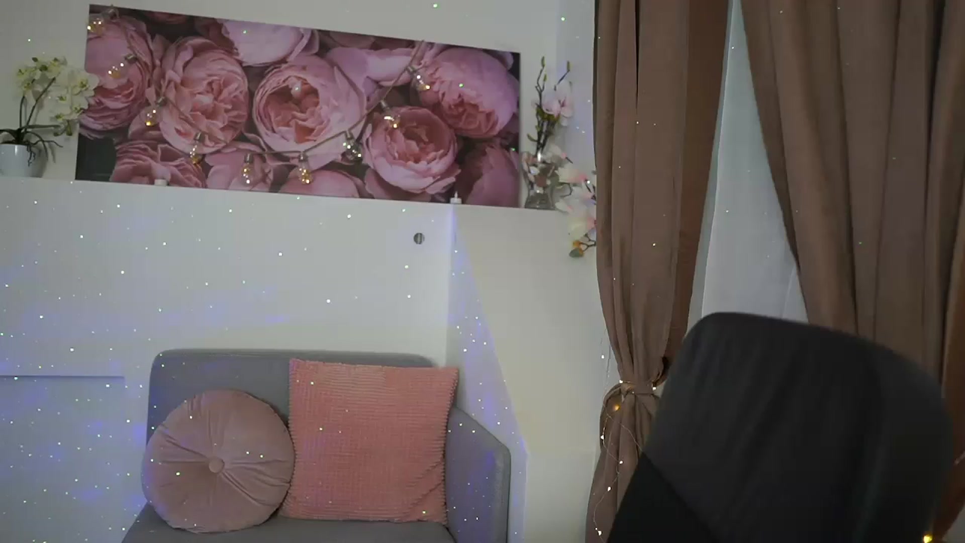 Gallery image thumbnail from EVA__LOVIA_'s myfreecams stream on, 05/20/2023, 17:15 image 11 of 20