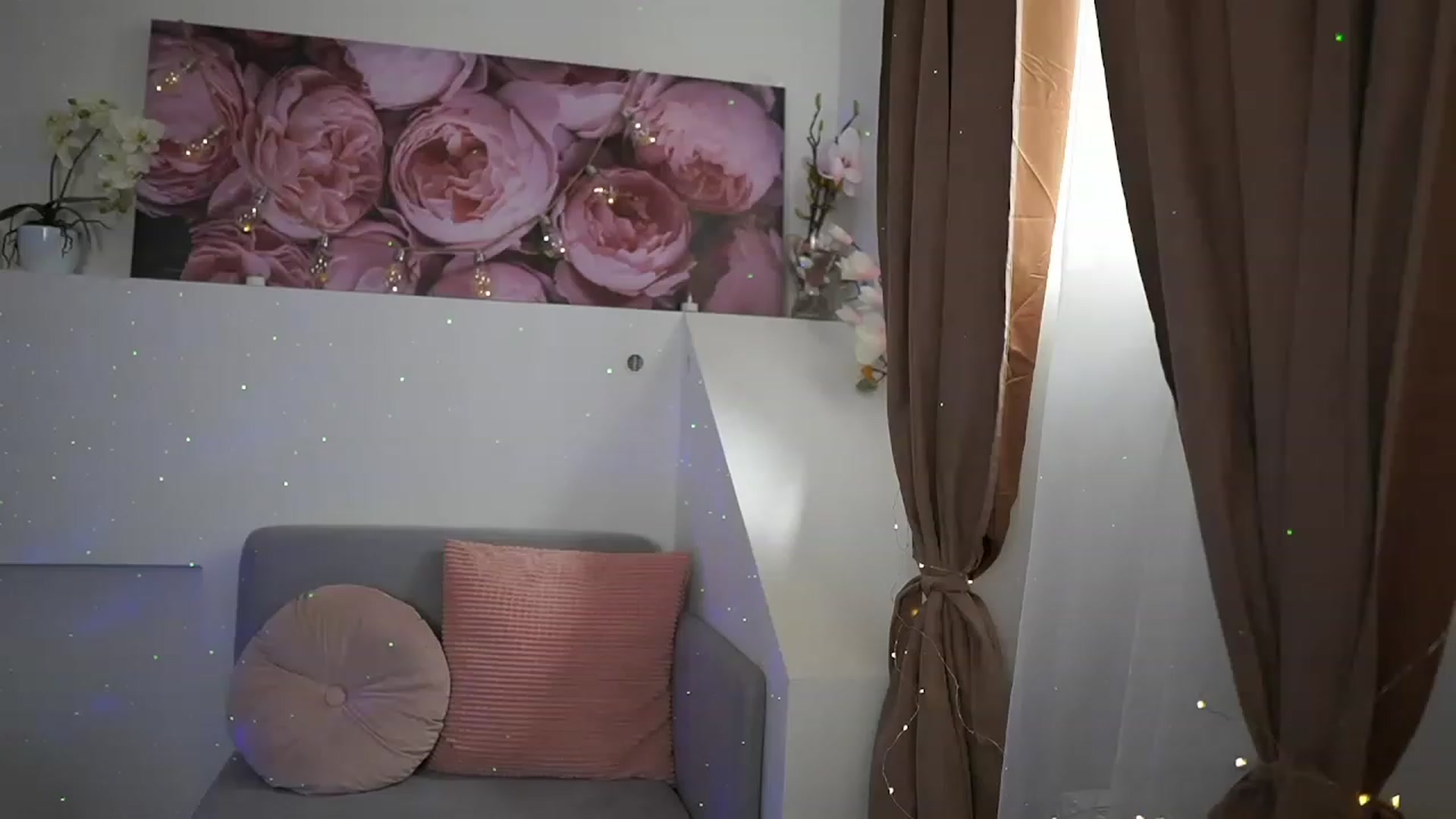 Gallery image thumbnail from EVA__LOVIA_'s myfreecams stream on, 05/21/2023, 10:20 image 18 of 20