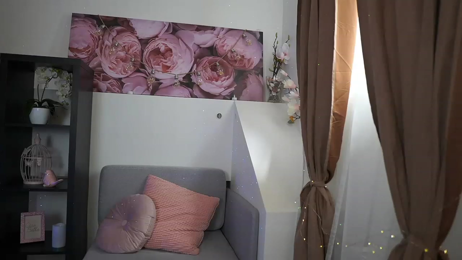 Gallery image thumbnail from EVA__LOVIA_'s myfreecams stream on, 06/15/2023, 10:33 image 9 of 20