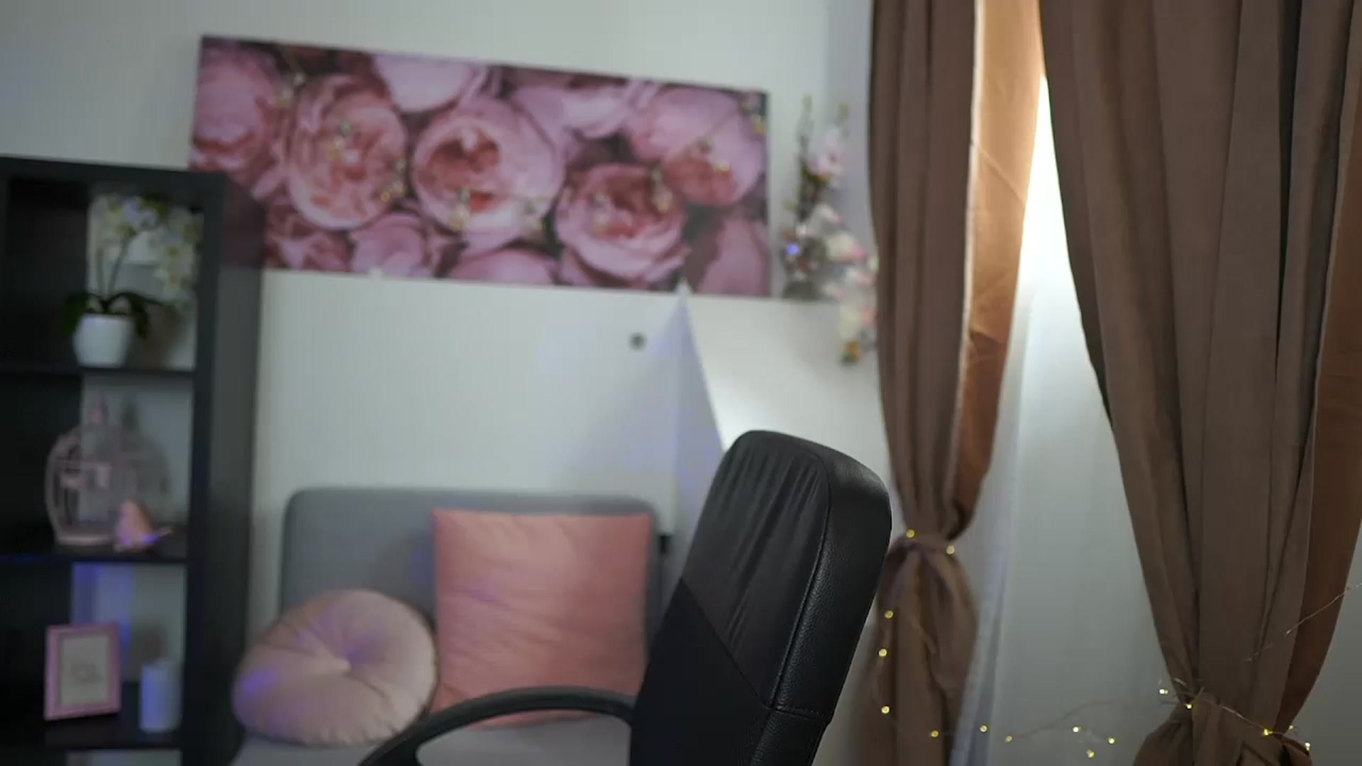 Gallery image thumbnail from EVA__LOVIA_'s myfreecams stream on, 06/18/2023, 11:10 image 1 of 20