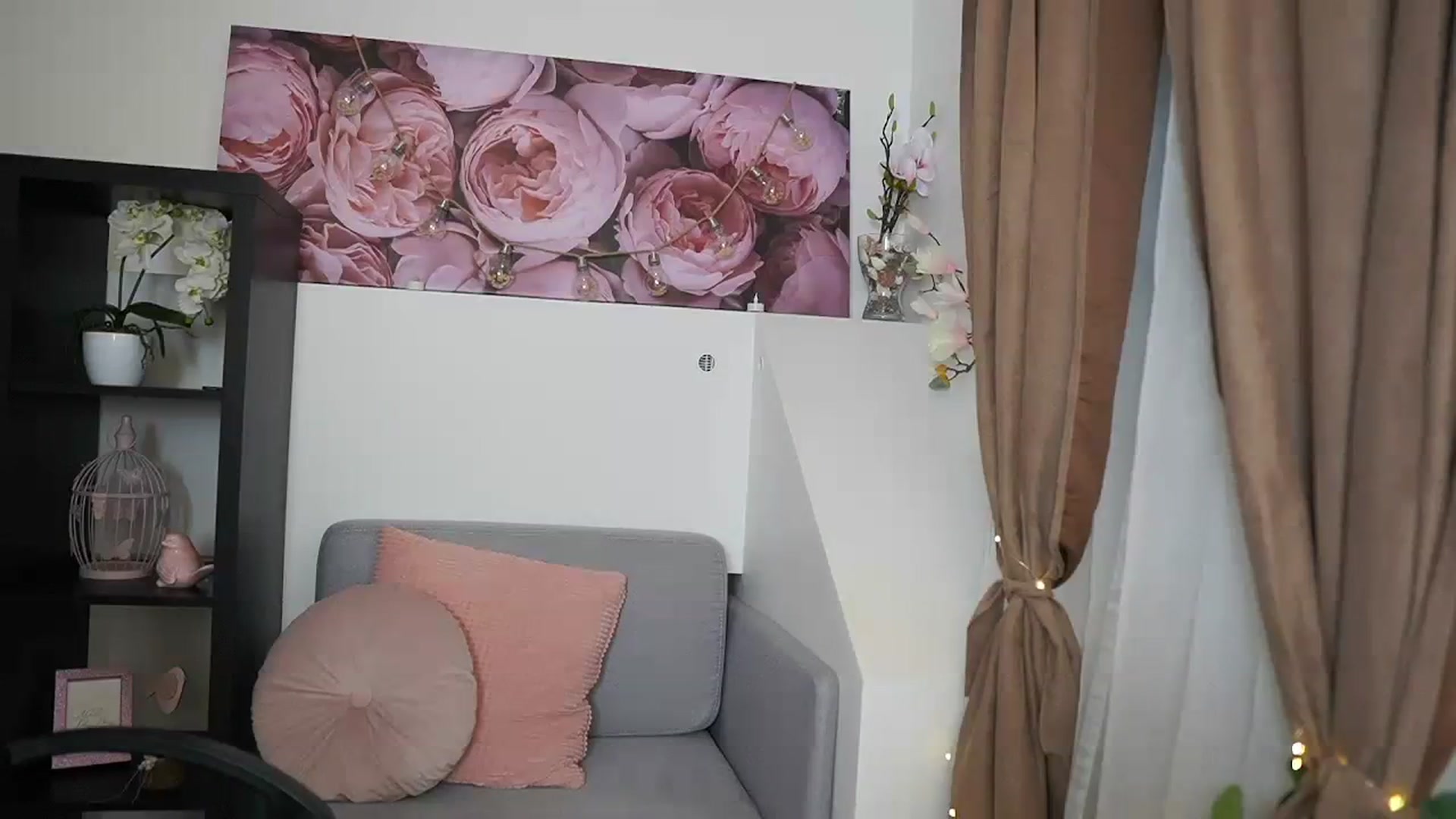 Gallery image thumbnail from EVA__LOVIA_'s myfreecams stream on, 08/06/2023, 18:07 image 17 of 20