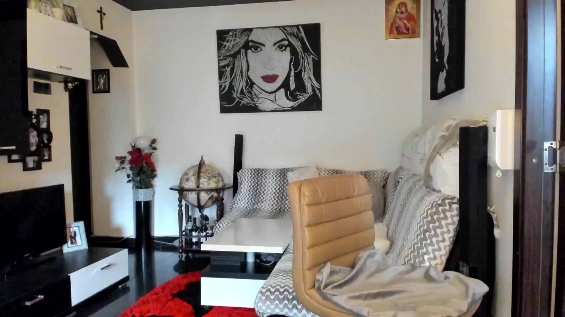 Gallery image thumbnail from E_D_A's myfreecams stream on, 10/16/2024, 13:00 image 8 of 20