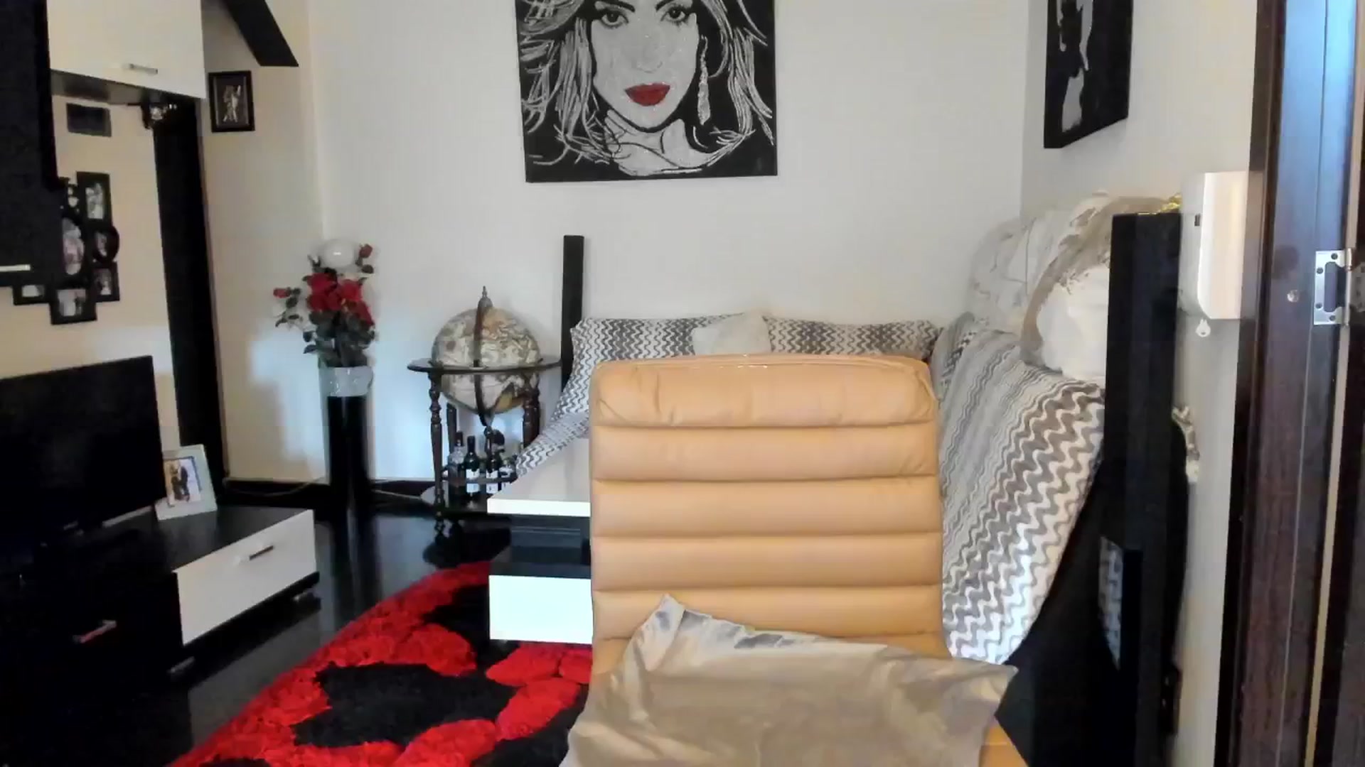 Gallery image thumbnail from E_D_A's myfreecams stream on, 10/16/2024, 13:00 image 1 of 20