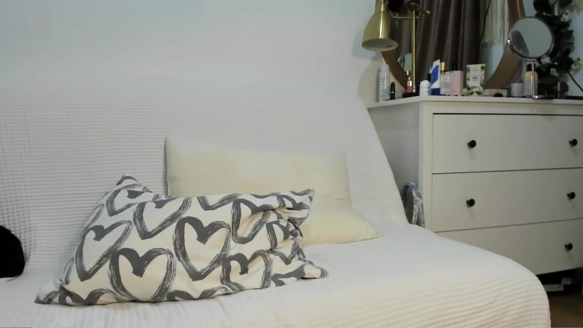 Gallery image thumbnail from E_V_A___'s myfreecams stream on, 06/25/2024, 01:42 image 14 of 20
