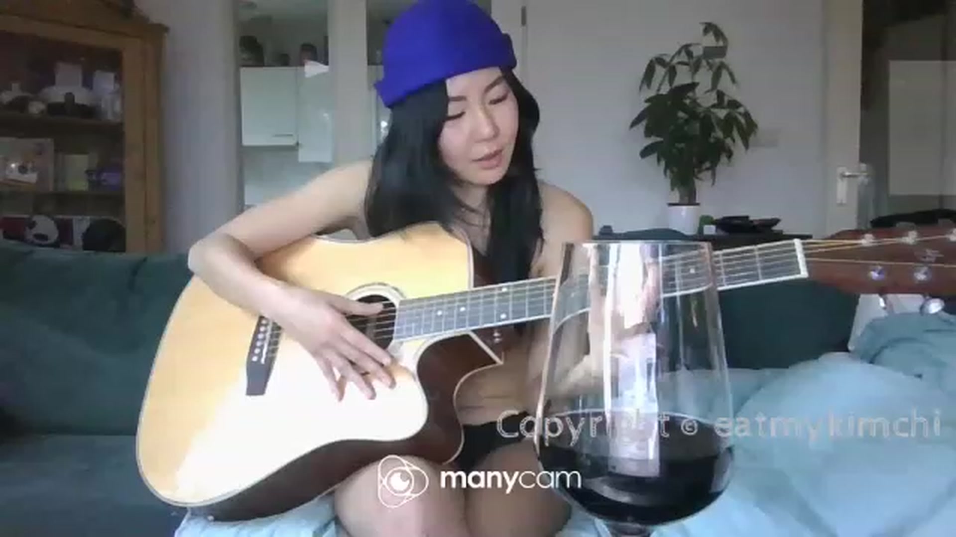 Gallery image thumbnail from EatMyKimchi's myfreecams stream on, 11/23/2022, 13:56 image 8 of 20