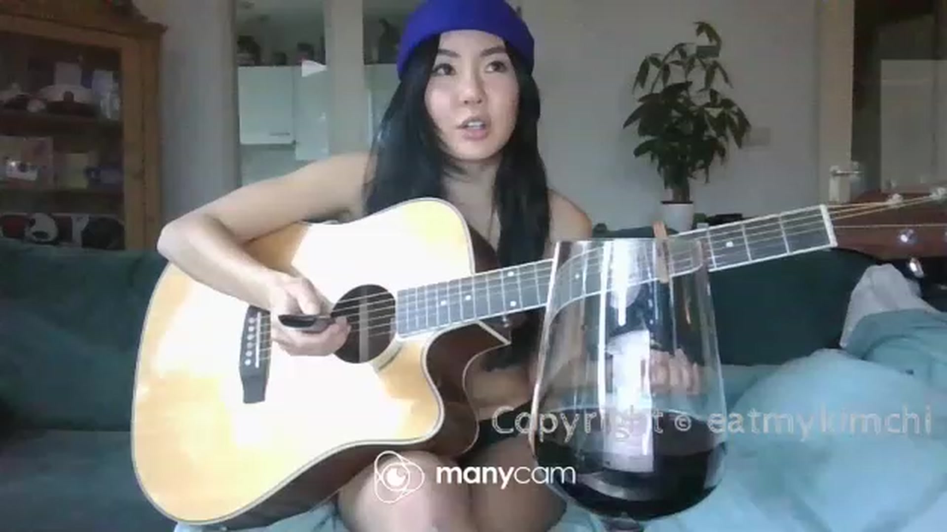 Gallery image thumbnail from EatMyKimchi's myfreecams stream on, 11/23/2022, 13:56 image 12 of 20
