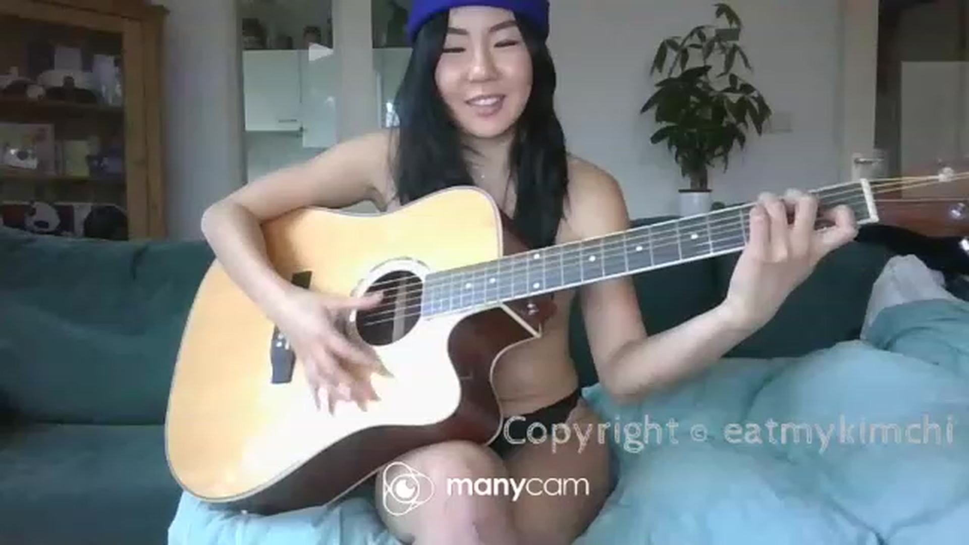Gallery image thumbnail from EatMyKimchi's myfreecams stream on, 11/23/2022, 13:56 image 6 of 20