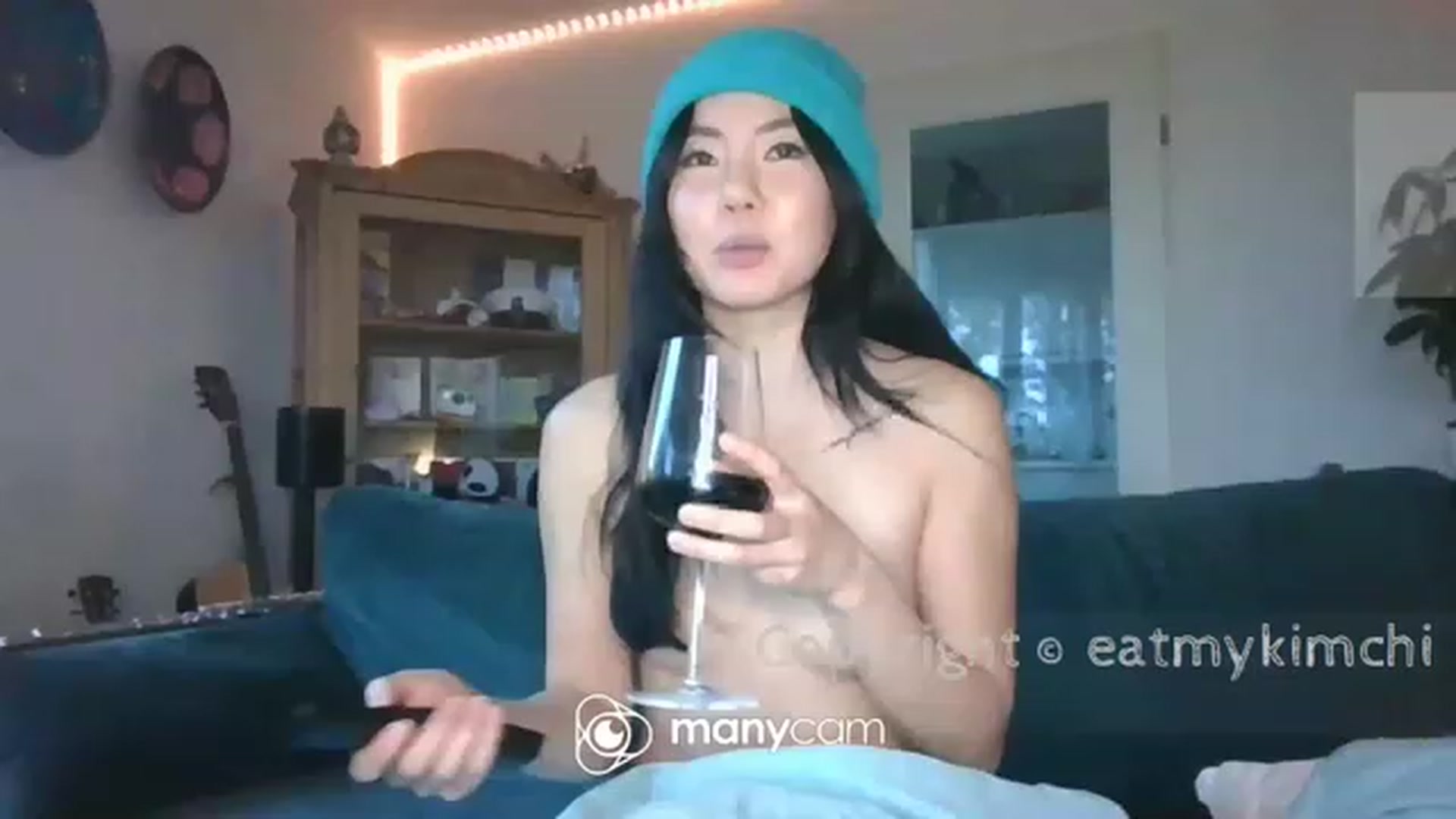 Gallery image thumbnail from EatMyKimchi's myfreecams stream on, 11/23/2022, 13:56 image 18 of 20