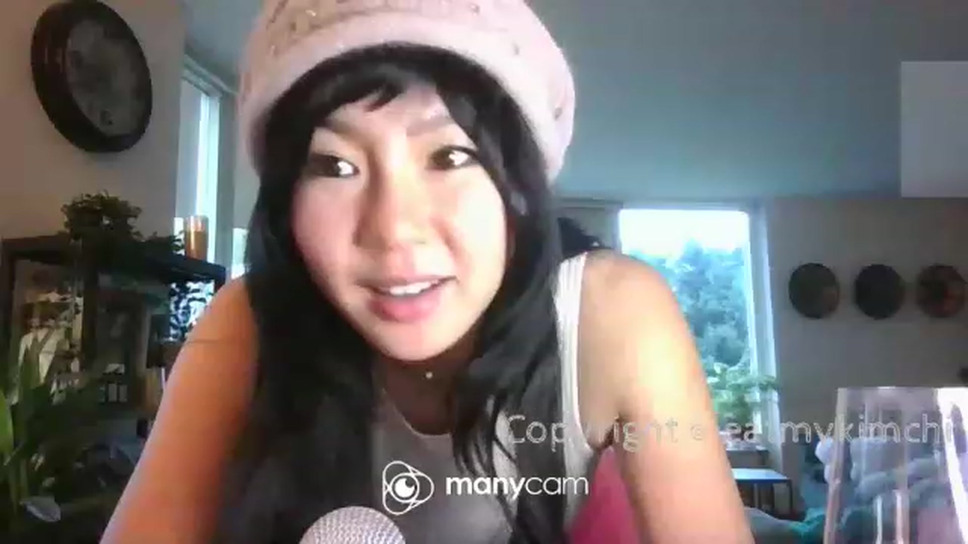 Gallery image thumbnail from EatMyKimchi's myfreecams stream on, 12/04/2022, 09:35 image 10 of 20