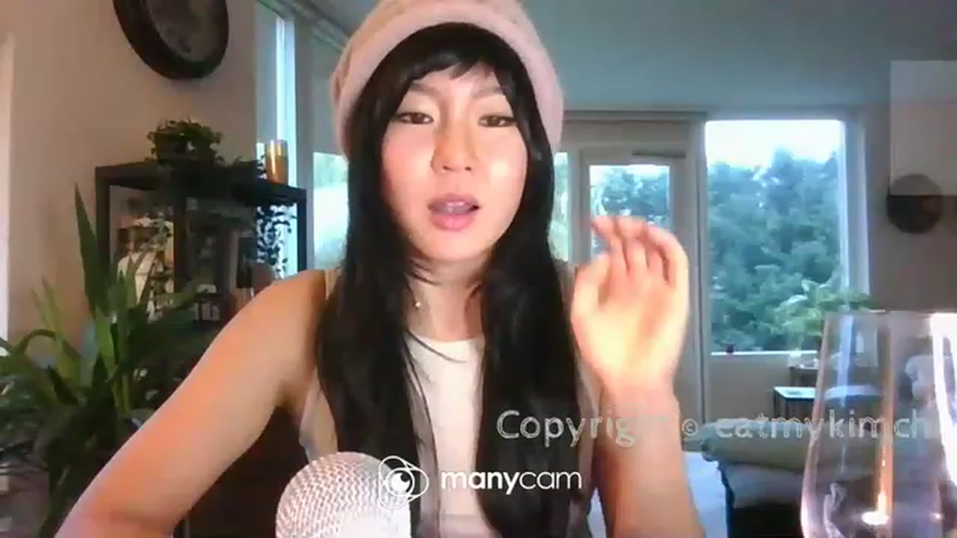 Gallery image thumbnail from EatMyKimchi's myfreecams stream on, 12/04/2022, 09:35 image 6 of 20