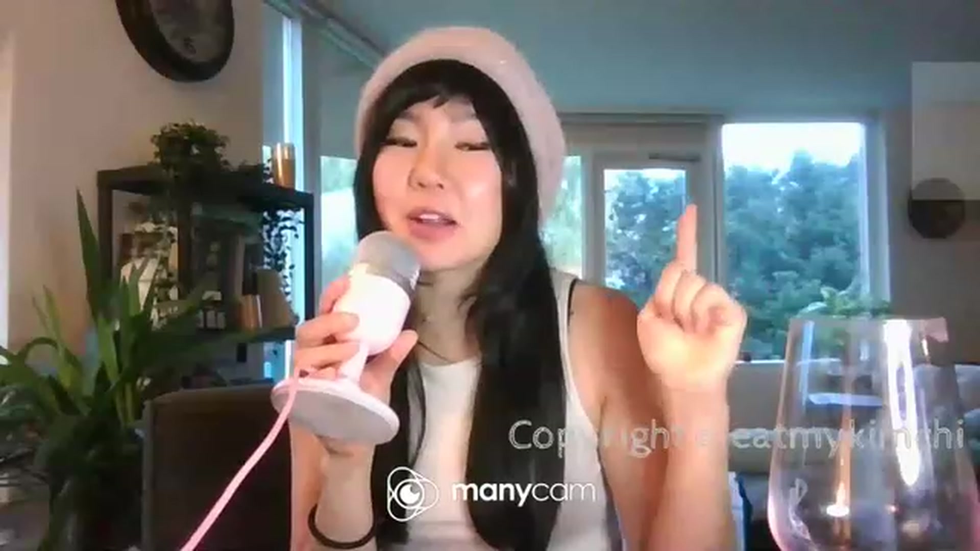 Gallery image thumbnail from EatMyKimchi's myfreecams stream on, 12/04/2022, 09:35 image 5 of 20