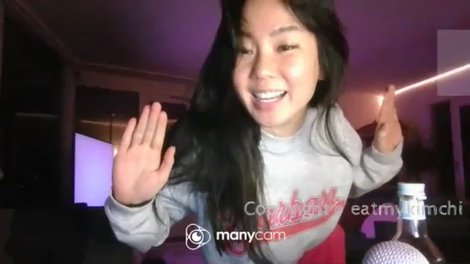 Gallery image thumbnail from EatMyKimchi's myfreecams stream on, 12/10/2022, 17:09 image 13 of 20