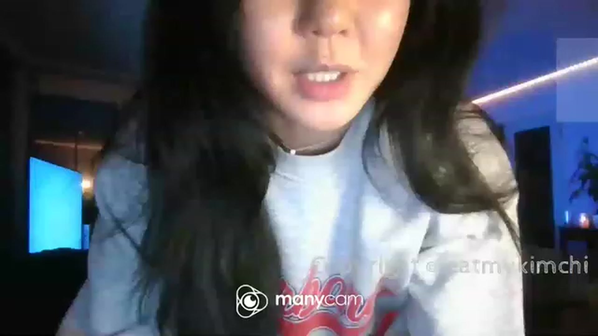 Gallery image thumbnail from EatMyKimchi's myfreecams stream on, 12/10/2022, 17:09 image 6 of 20
