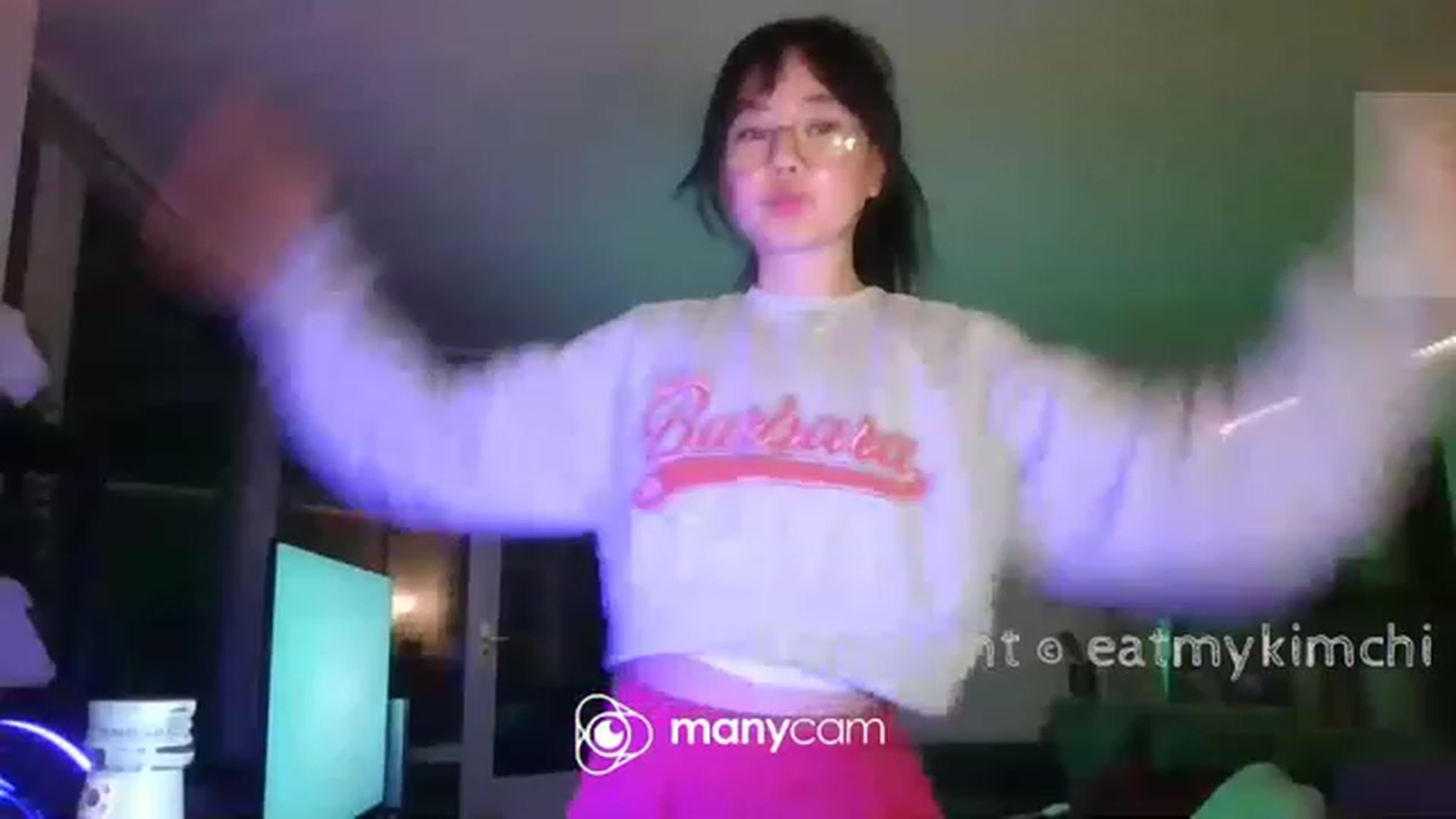 Gallery image thumbnail from EatMyKimchi's myfreecams stream on, 12/10/2022, 17:09 image 20 of 20