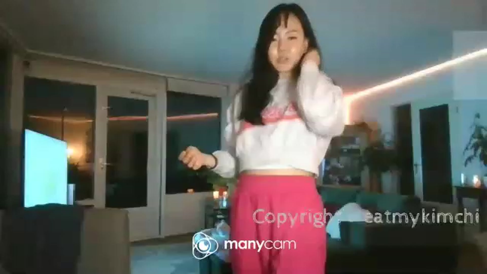 Gallery image thumbnail from EatMyKimchi's myfreecams stream on, 12/10/2022, 17:09 image 7 of 20