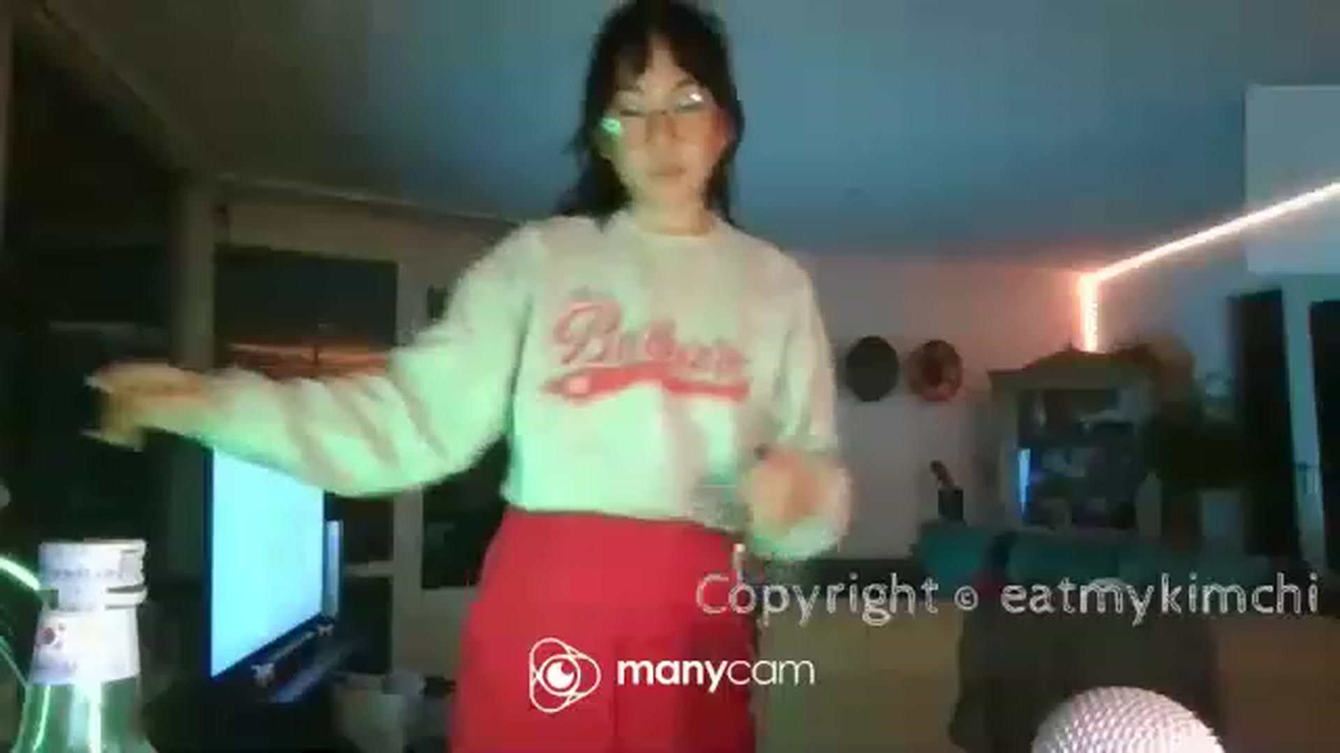 Gallery image thumbnail from EatMyKimchi's myfreecams stream on, 12/10/2022, 17:09 image 18 of 20