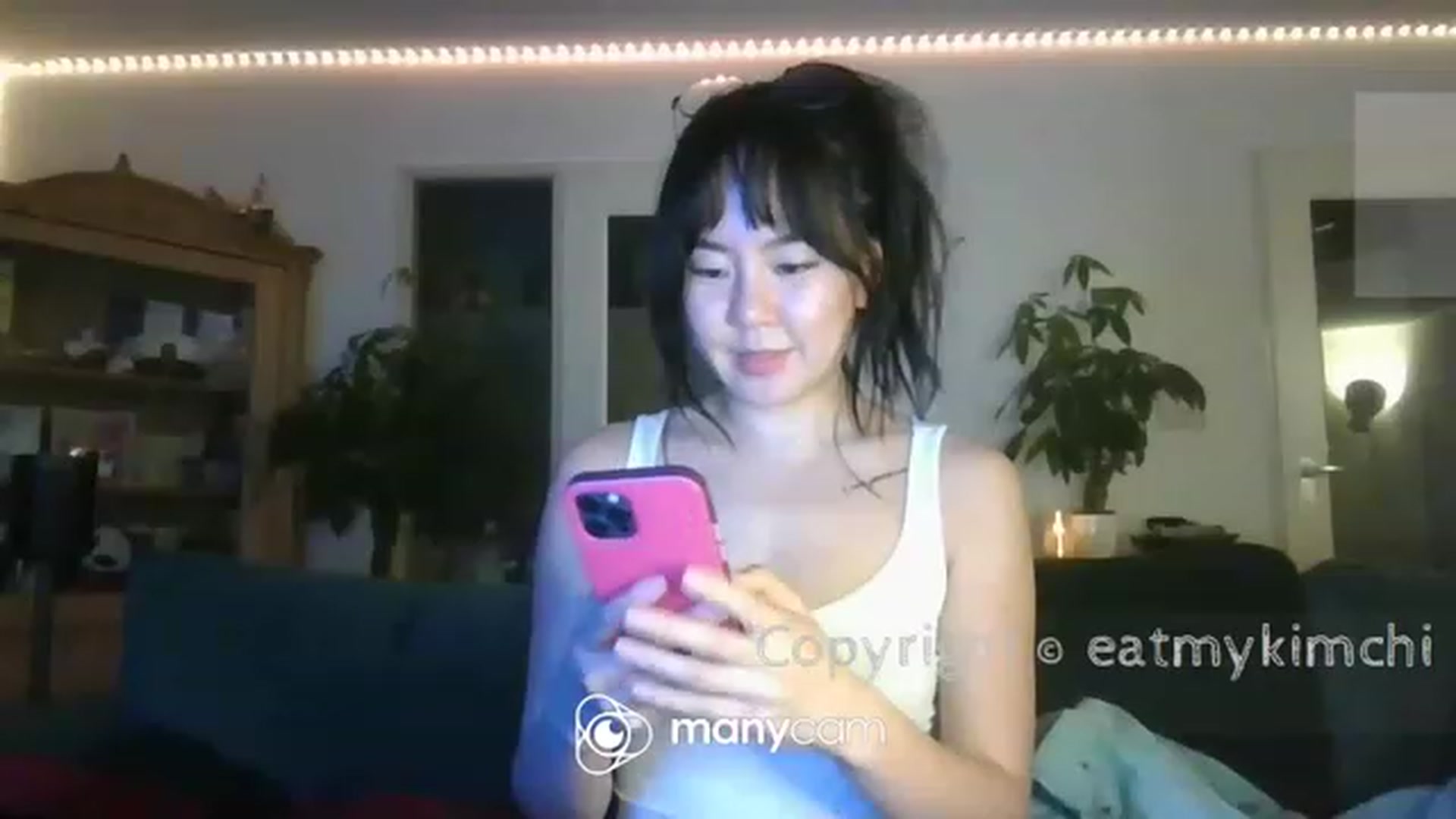 Gallery image thumbnail from EatMyKimchi's myfreecams stream on, 12/10/2022, 19:00 image 20 of 20