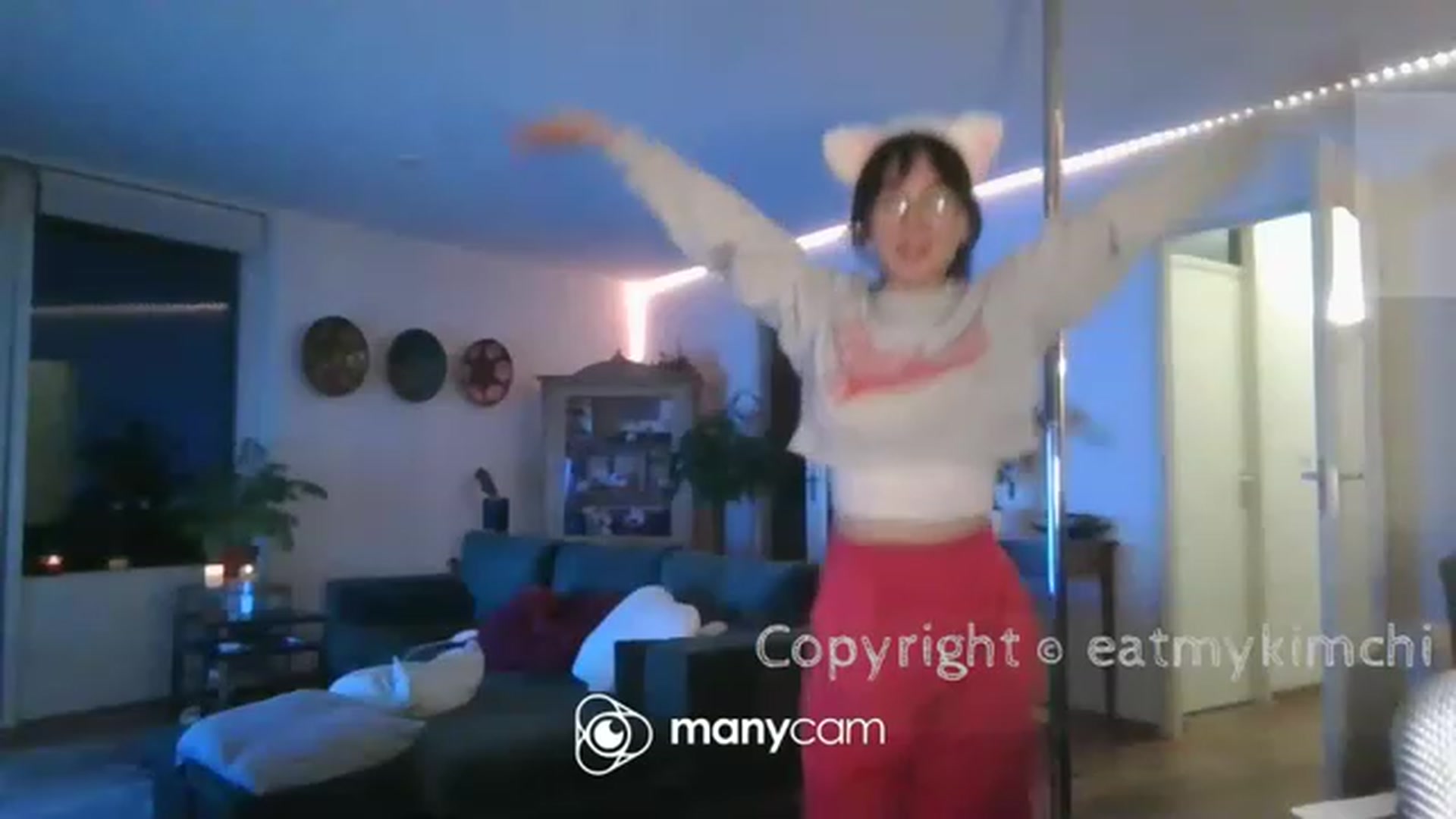 Gallery image thumbnail from EatMyKimchi's myfreecams stream on, 12/10/2022, 19:00 image 2 of 20
