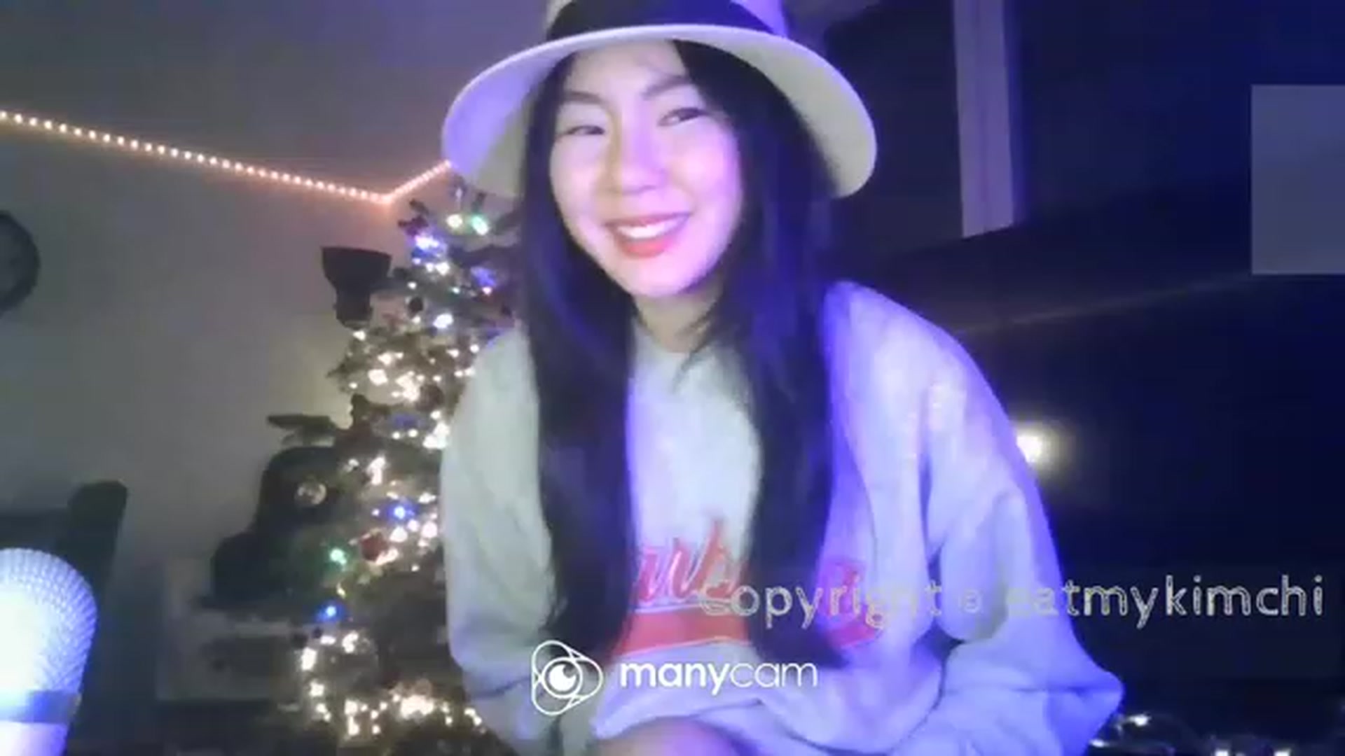 Gallery image thumbnail from EatMyKimchi's myfreecams stream on, 12/20/2022, 01:34 image 19 of 20