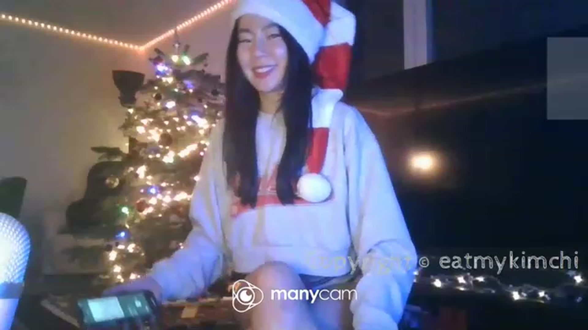Gallery image thumbnail from EatMyKimchi's myfreecams stream on, 12/20/2022, 01:34 image 16 of 20