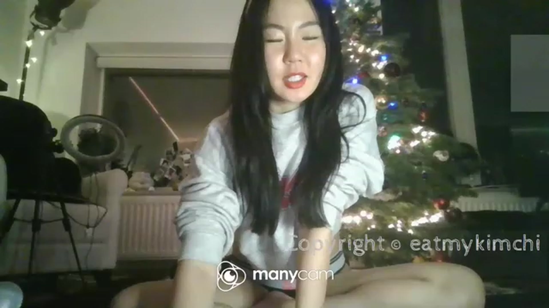 Gallery image thumbnail from EatMyKimchi's myfreecams stream on, 12/20/2022, 01:34 image 4 of 20