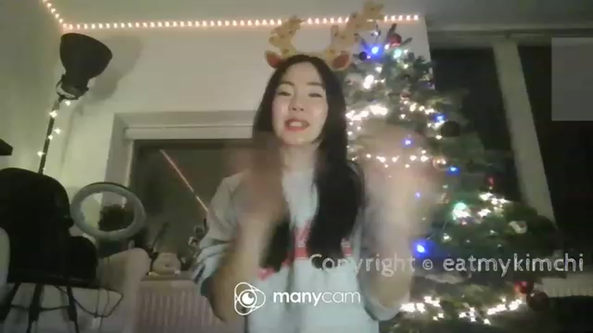 Gallery image thumbnail from EatMyKimchi's myfreecams stream on, 12/20/2022, 01:50 image 4 of 20