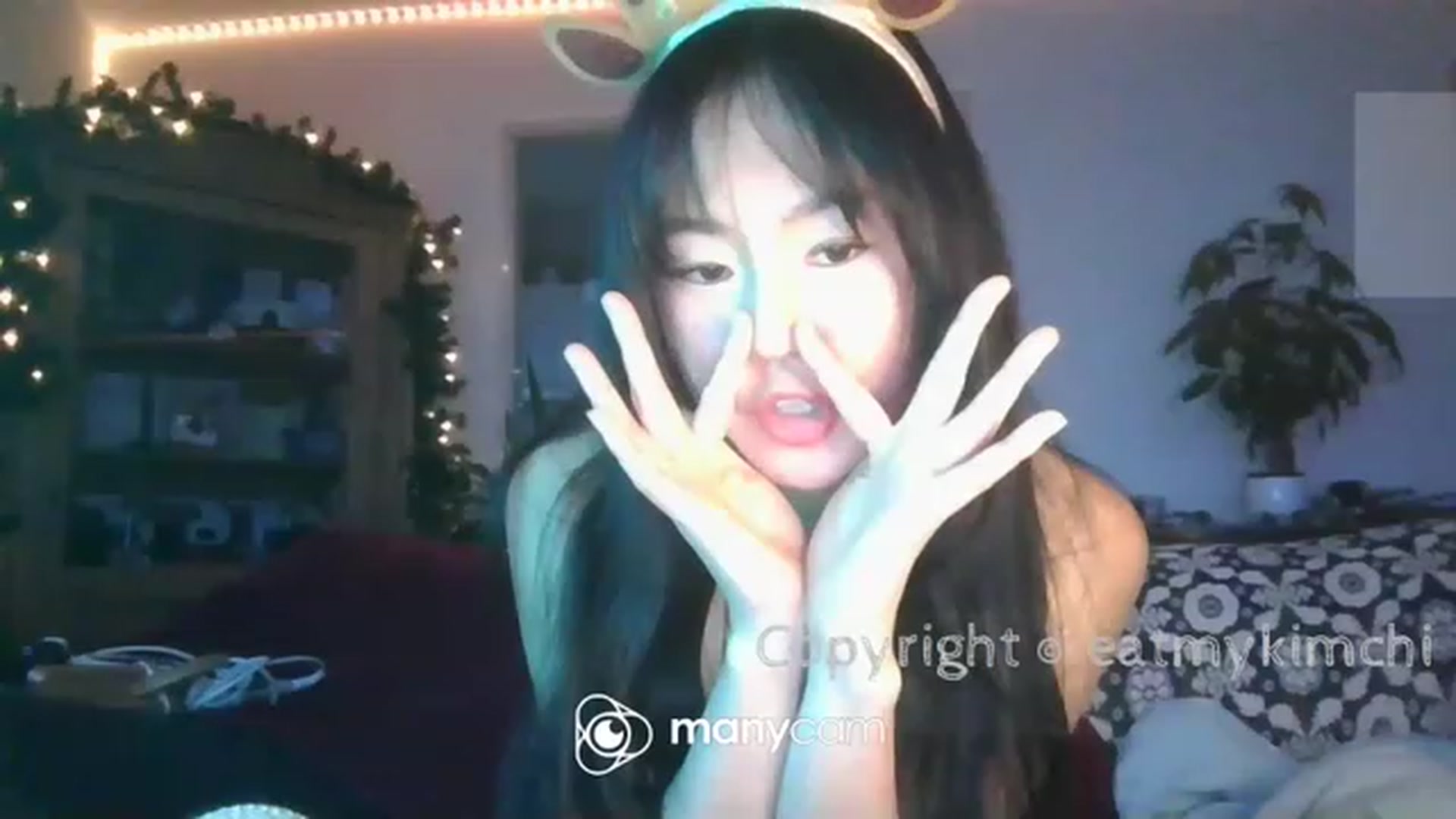 Gallery image thumbnail from EatMyKimchi's myfreecams stream on, 12/20/2022, 15:15 image 20 of 20