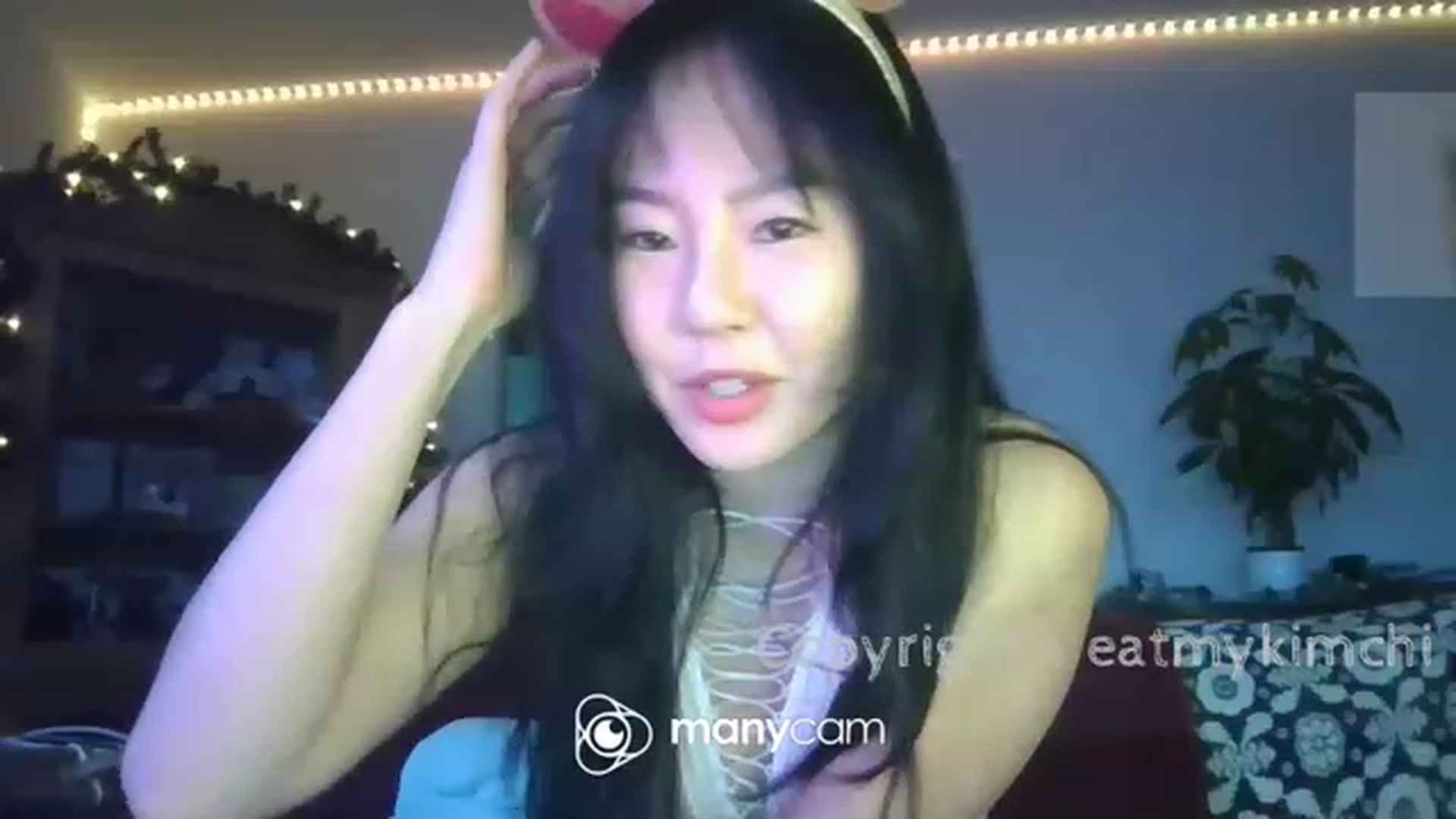 Gallery image thumbnail from EatMyKimchi's myfreecams stream on, 12/20/2022, 15:15 image 14 of 20