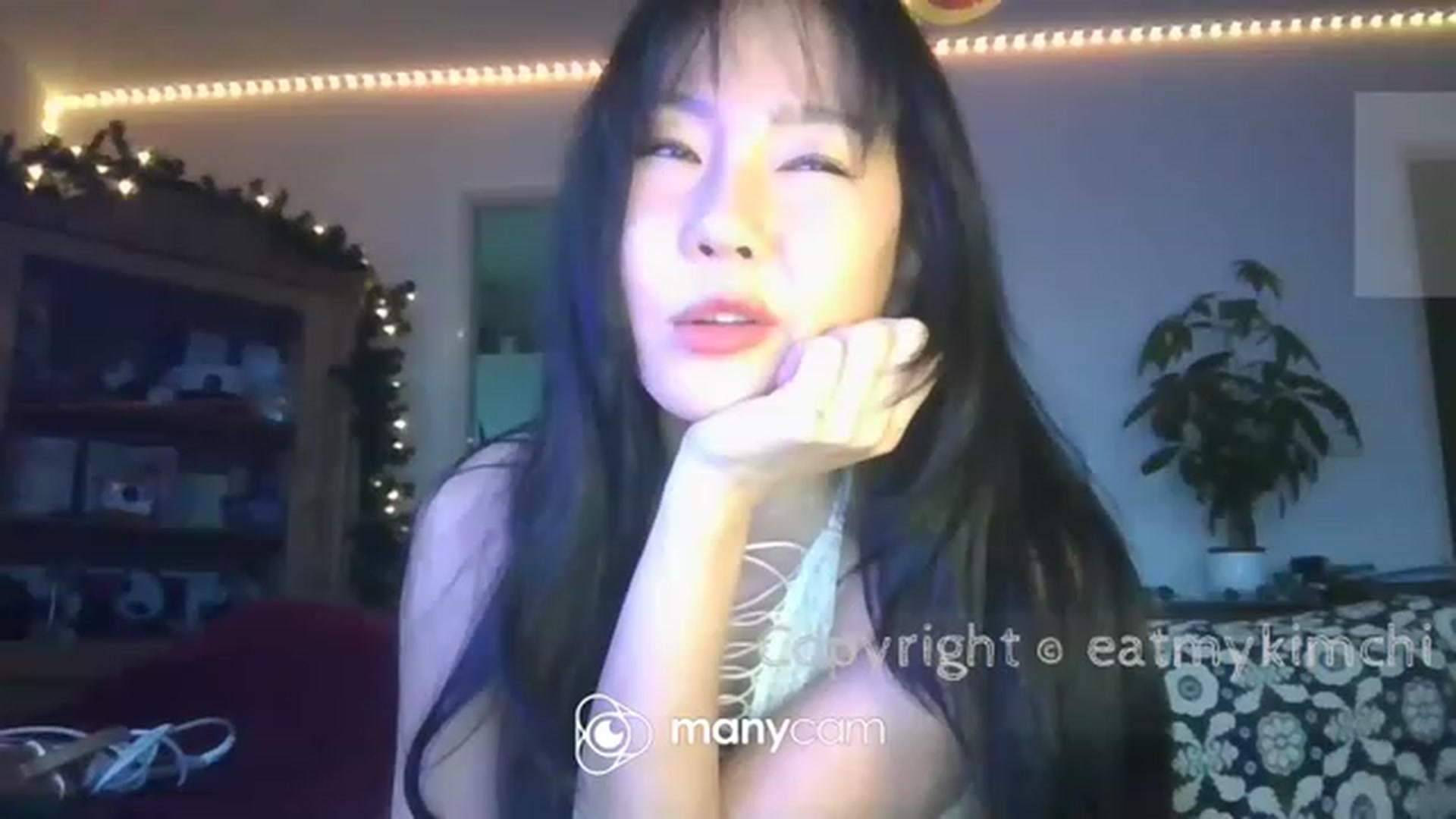 Gallery image thumbnail from EatMyKimchi's myfreecams stream on, 12/20/2022, 15:15 image 12 of 20