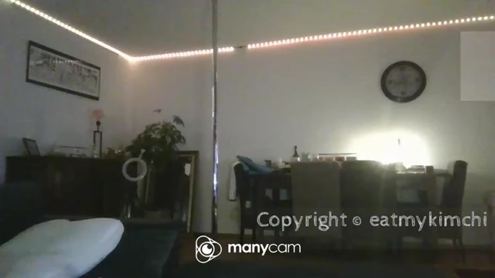 Gallery image thumbnail from EatMyKimchi's myfreecams stream on, 12/21/2022, 24:03 image 16 of 20