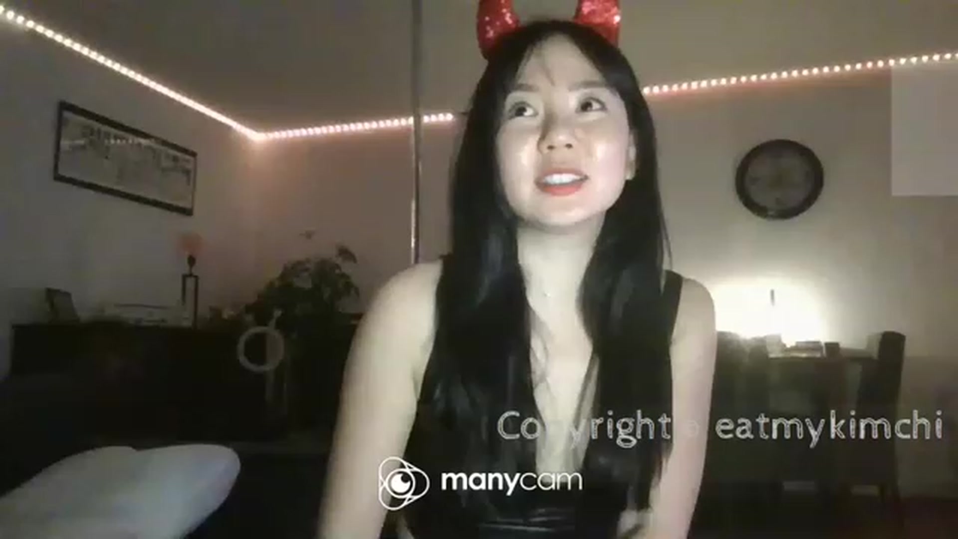 Gallery image thumbnail from EatMyKimchi's myfreecams stream on, 12/21/2022, 24:03 image 14 of 20