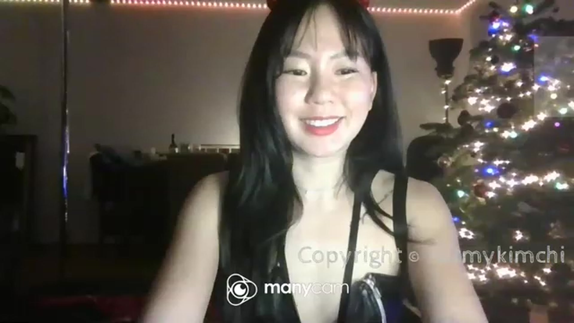 Gallery image thumbnail from EatMyKimchi's myfreecams stream on, 12/21/2022, 24:03 image 20 of 20